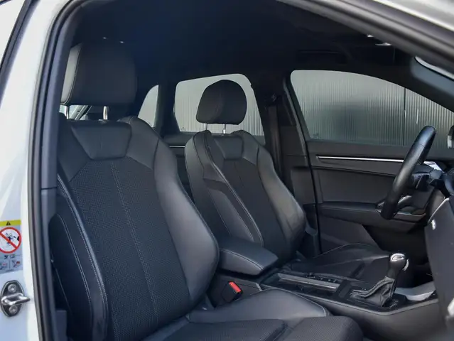 Audi Q3 view 12