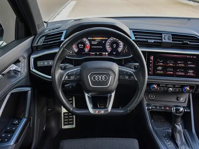 Audi Q3 view 7