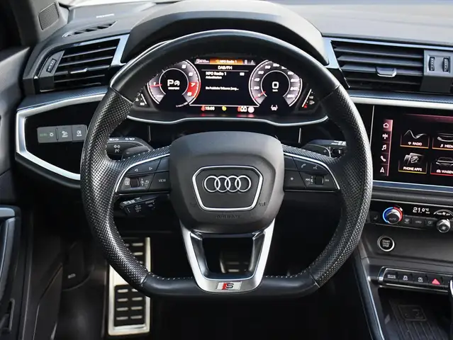 Audi Q3 view 13