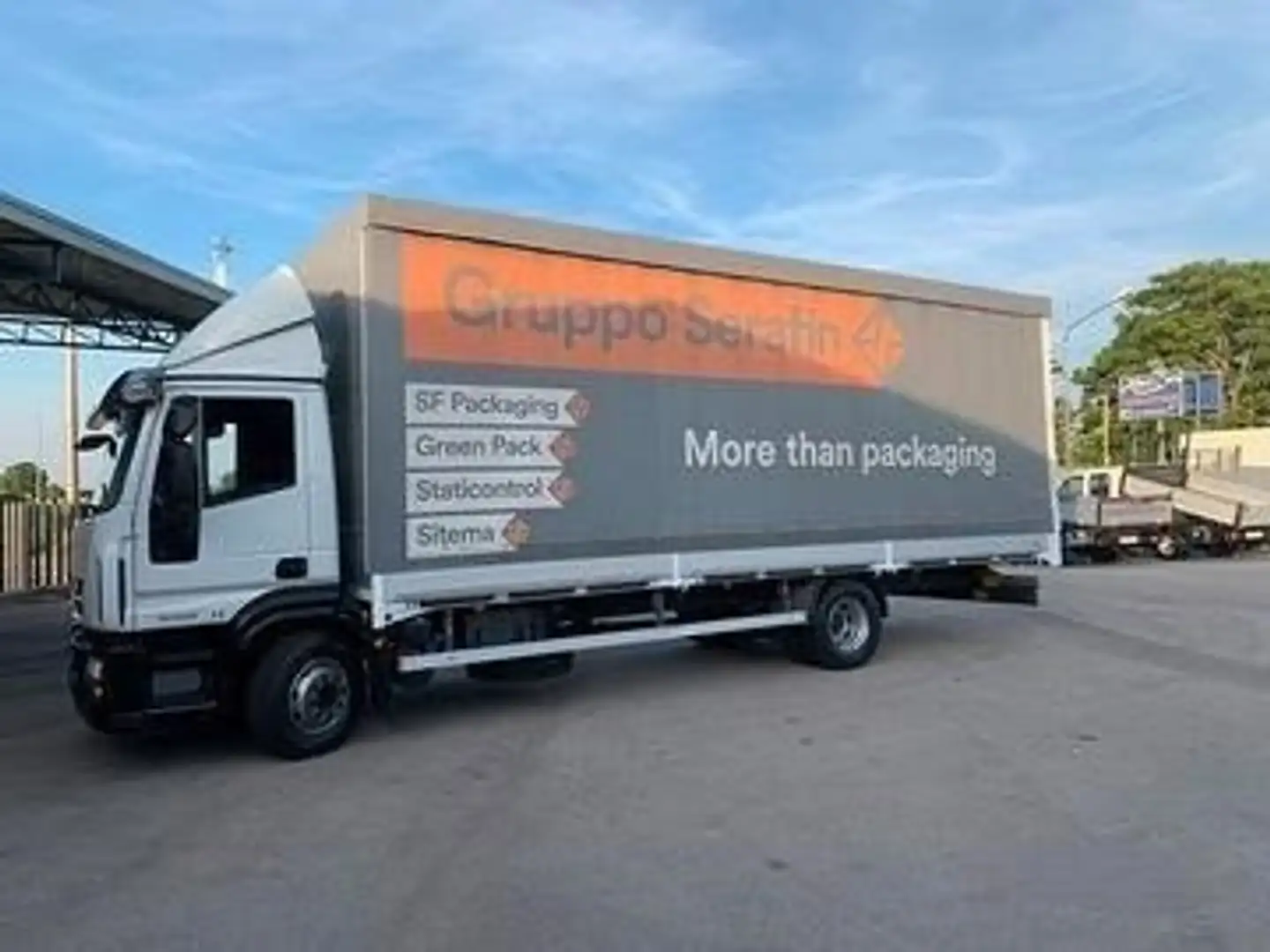 Iveco EUROCARGO 150E28 centinato con porte posteriori Bianco - 1