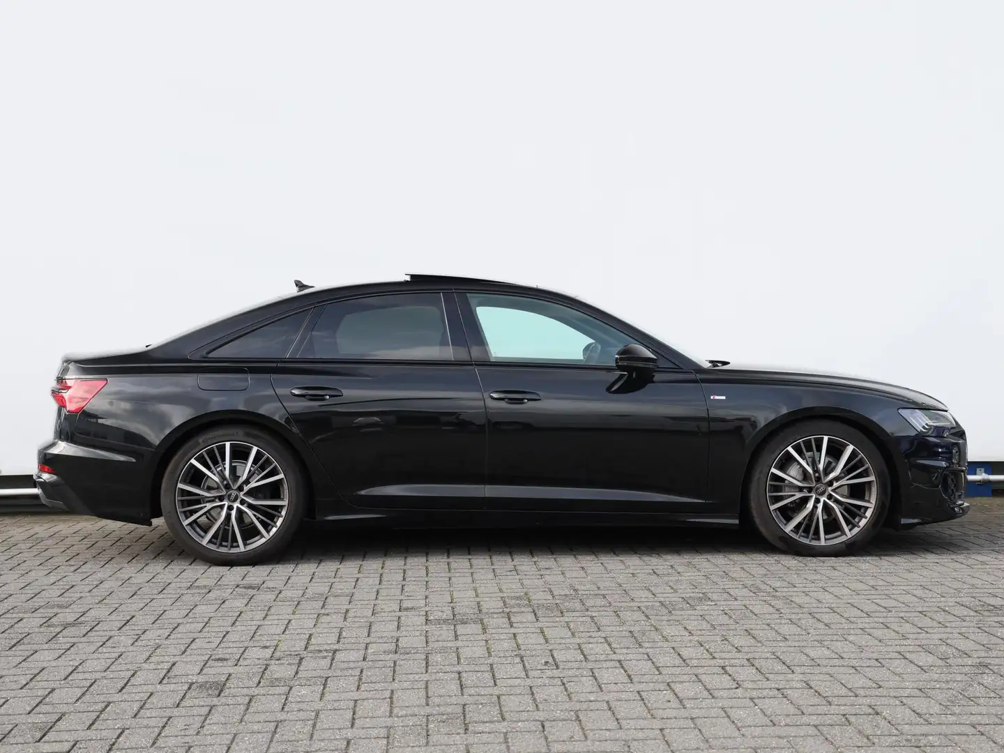 Audi A6 Limousine S edition Competition | 40 TFSI 204 pk | Zwart - 2
