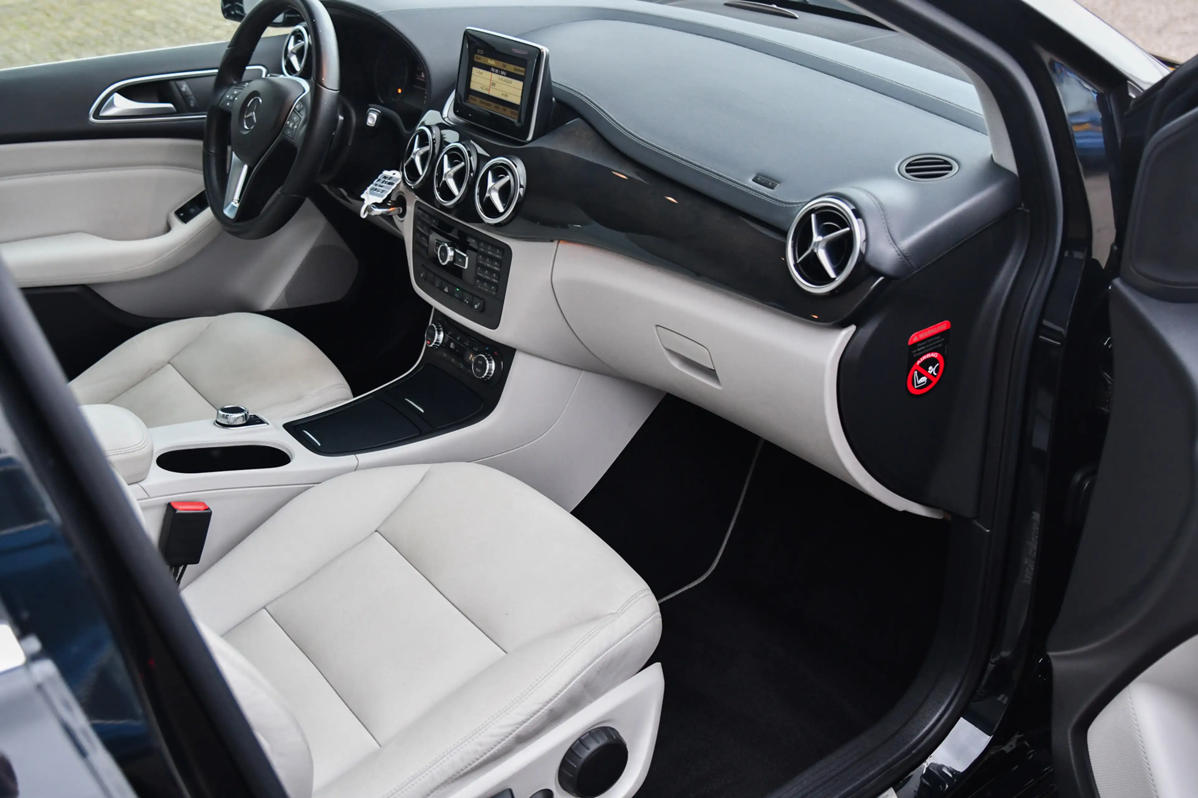 Mercedes-Benz B 200 Prestige, Camera, Leder, LED, Stoelverw, Cruise, C — photo 19