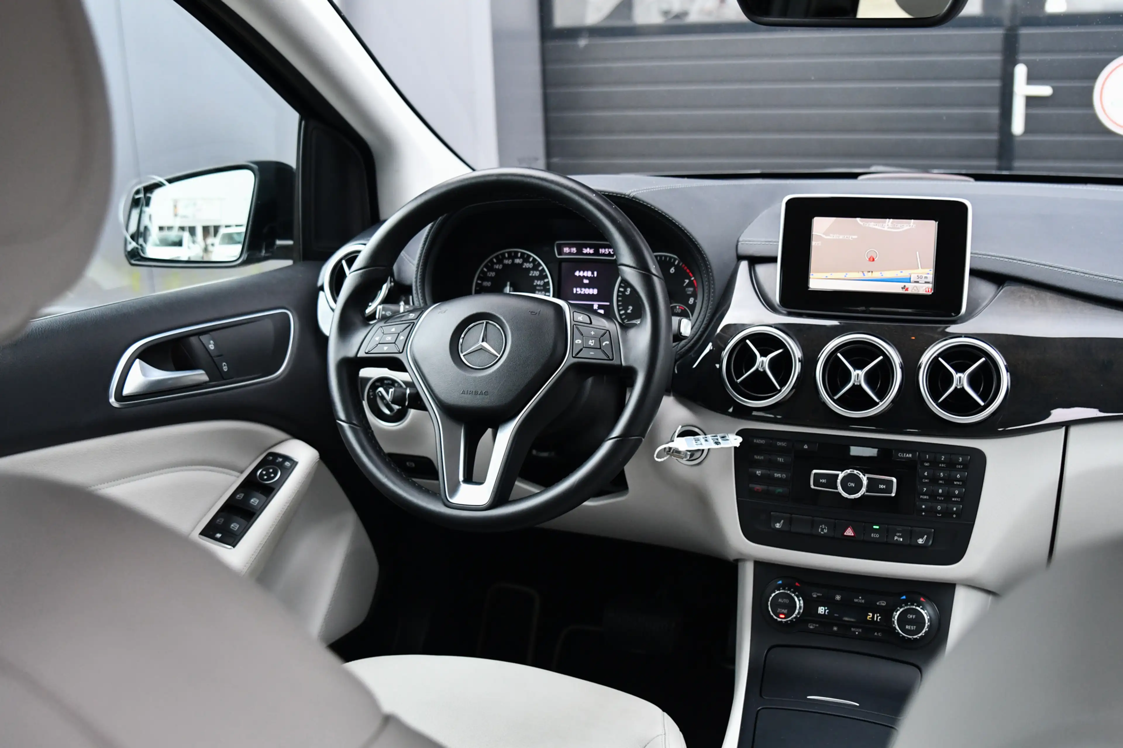 Mercedes-Benz B 200 Prestige, Camera, Leder, LED, Stoelverw, Cruise, C — photo 10