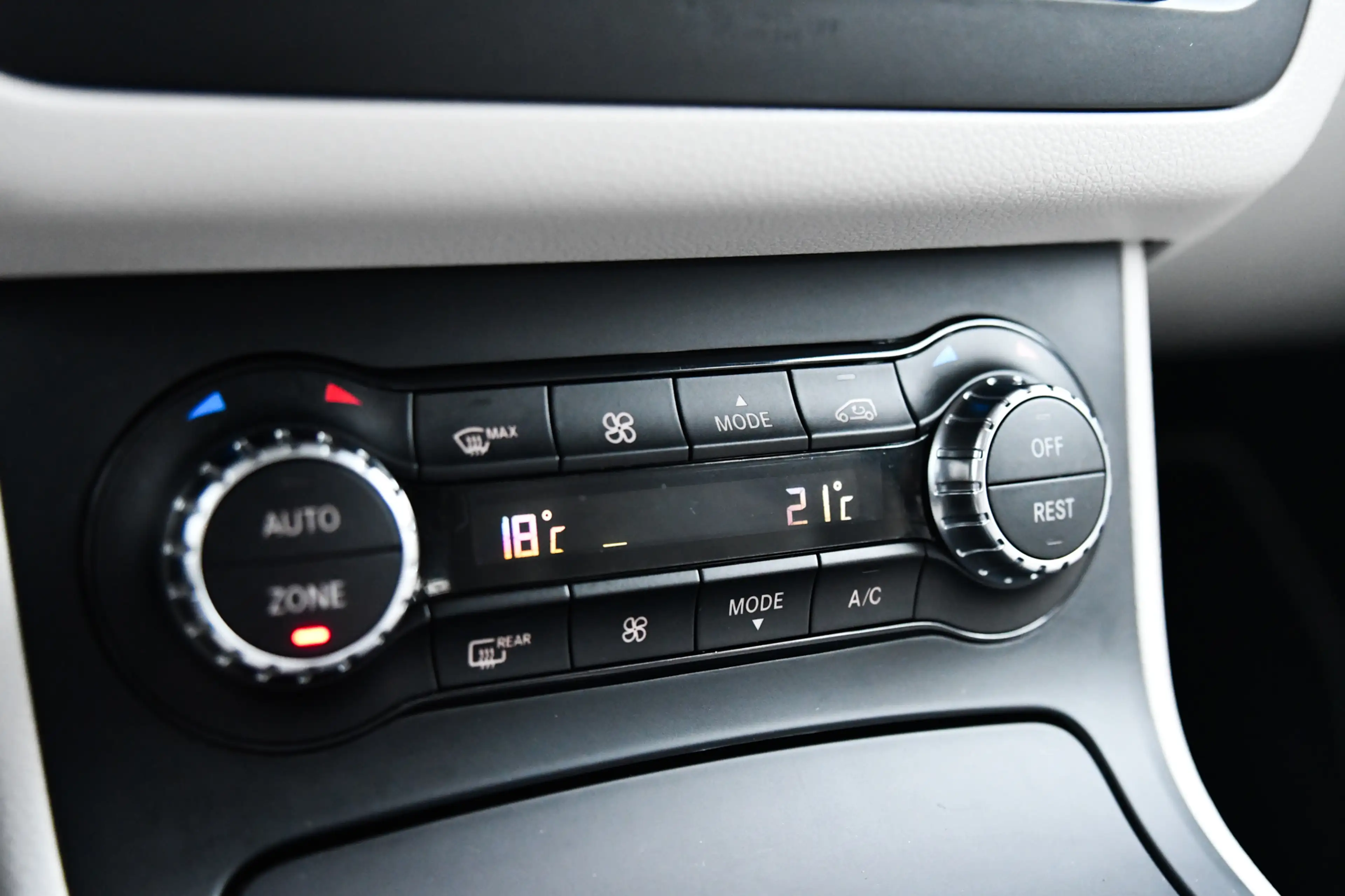 Mercedes-Benz B 200 Prestige, Camera, Leder, LED, Stoelverw, Cruise, C — photo 24