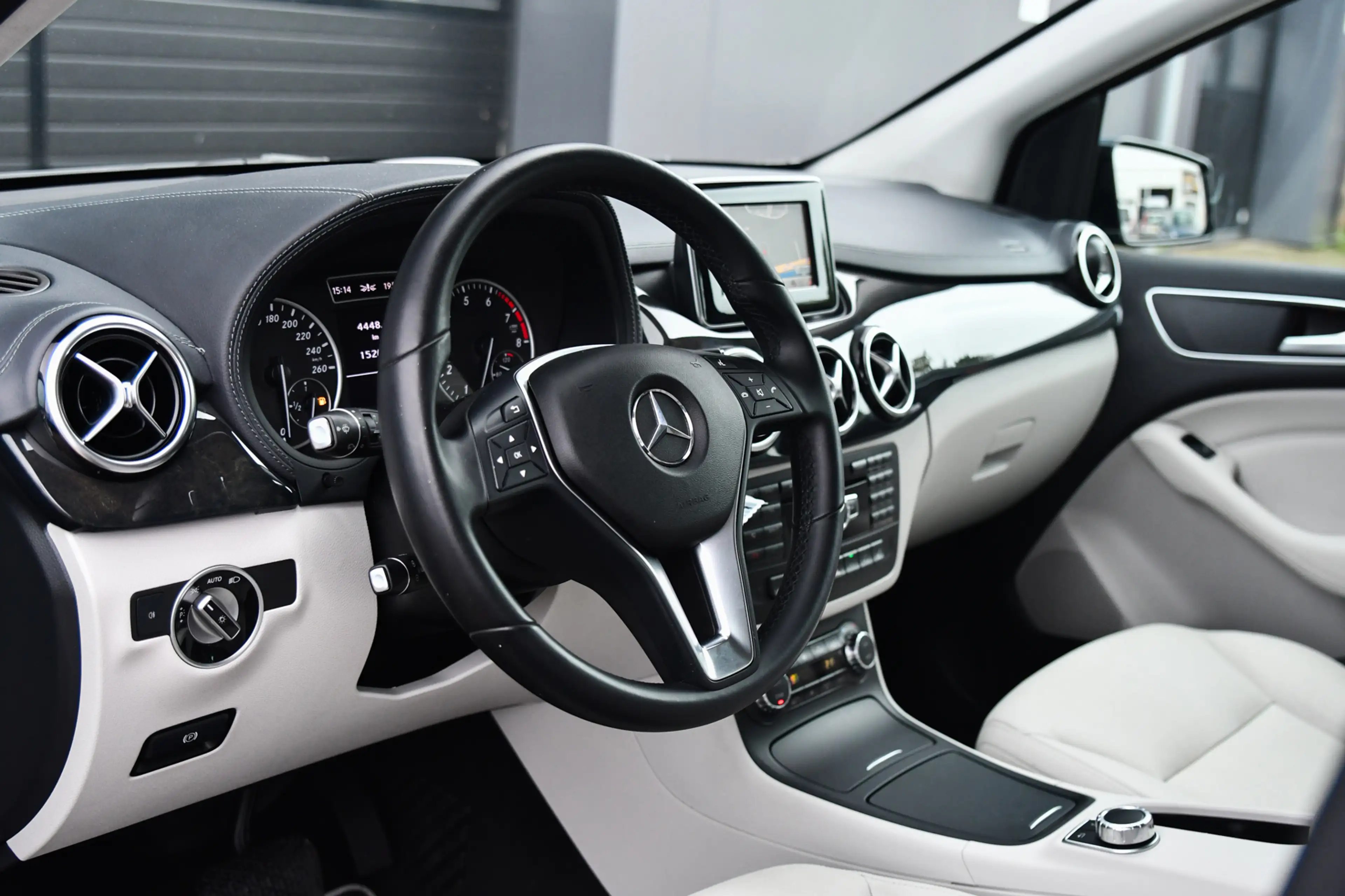 Mercedes-Benz B 200 Prestige, Camera, Leder, LED, Stoelverw, Cruise, C — photo 9