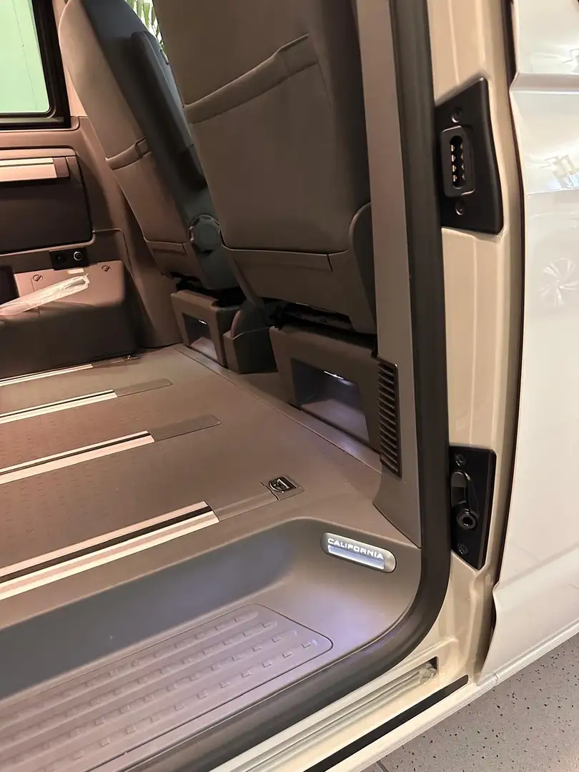 Volkswagen T6 California DSG Beach Edition - 1