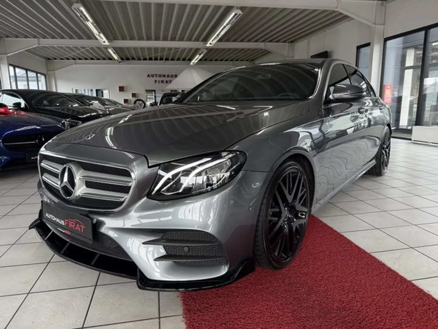 Mercedes-Benz E 200 AMG Line Leder+Kamera+Navi+LED Grau - 1