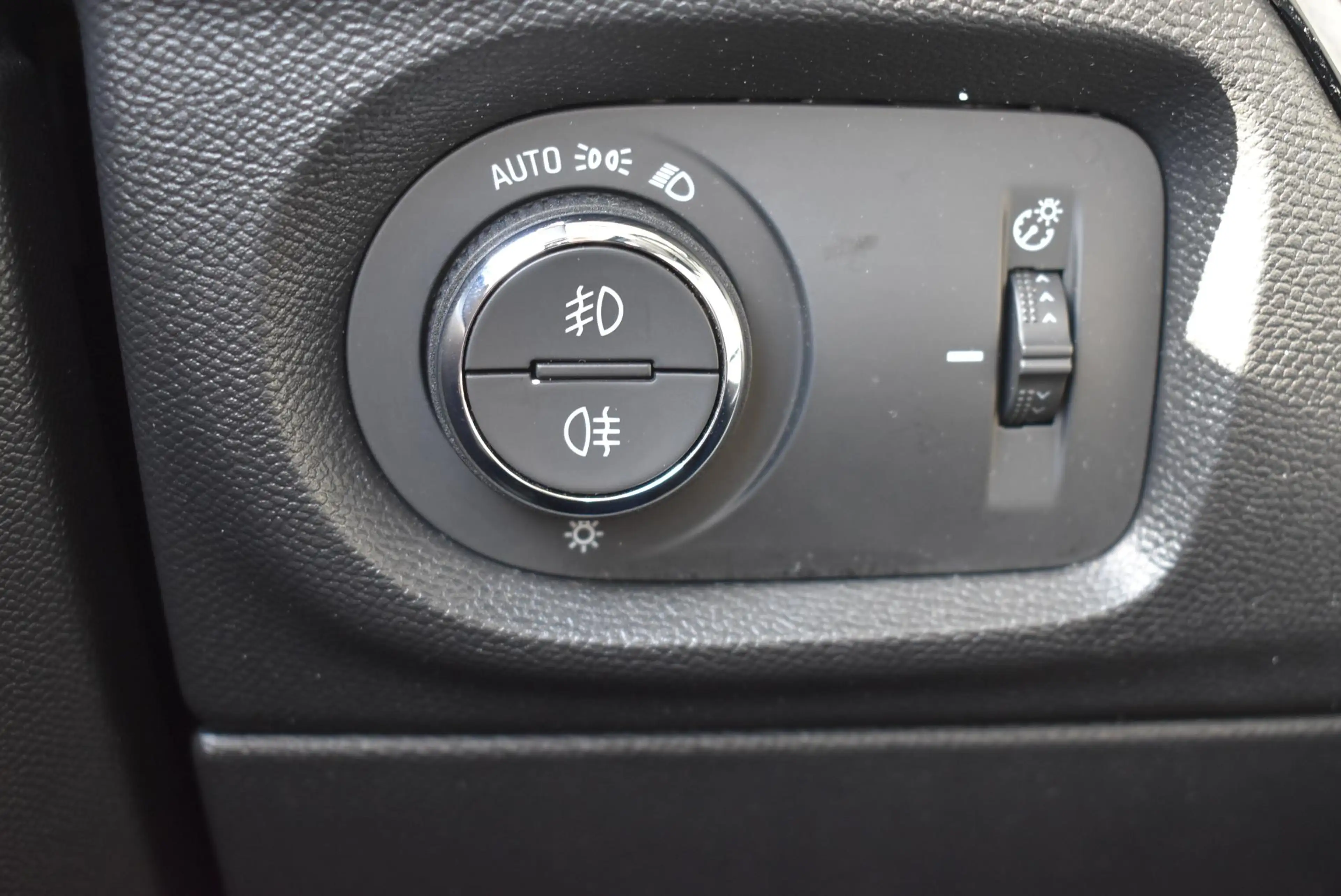 Opel Corsa-e Elegance 50 kWh — photo 15