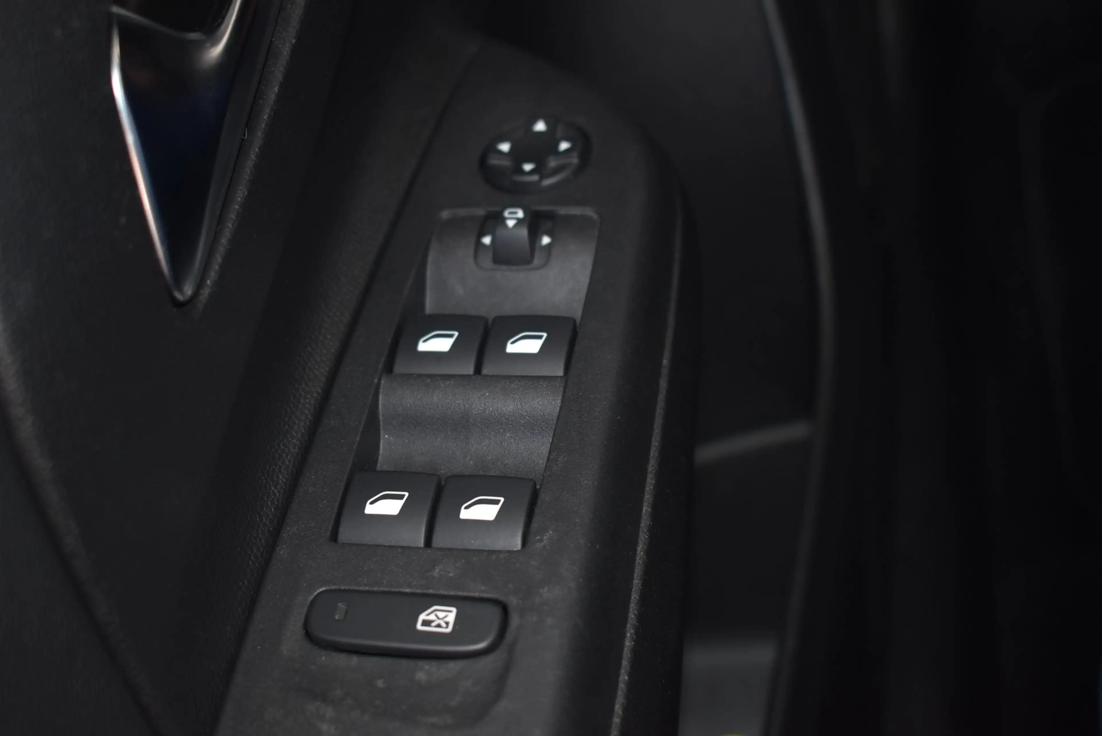 Opel Corsa-e Elegance 50 kWh — photo 14