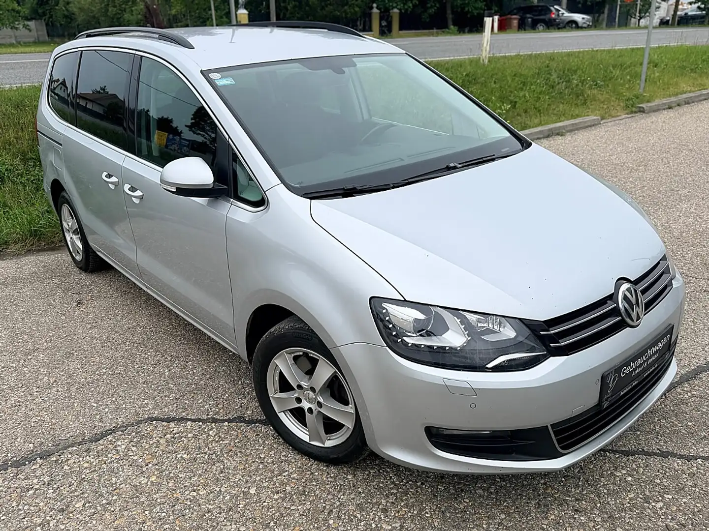Volkswagen Sharan Business BMT SCR 2,0 TDI Grau - 2