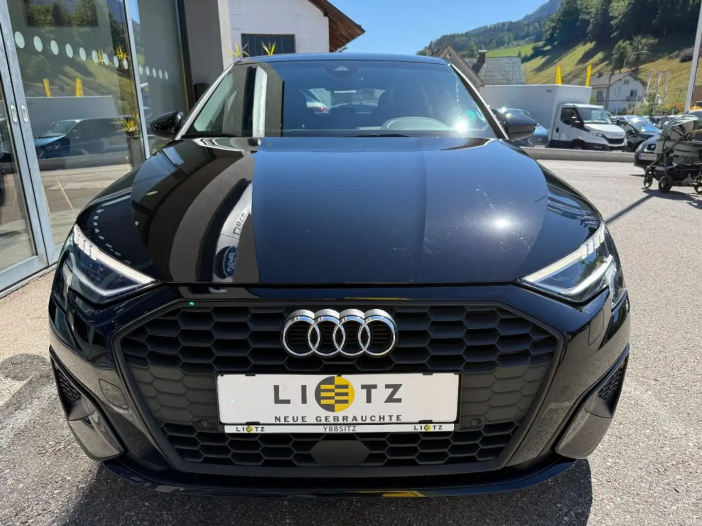 Audi A3 Sportback 30 TFSI intense Schwarz - 2