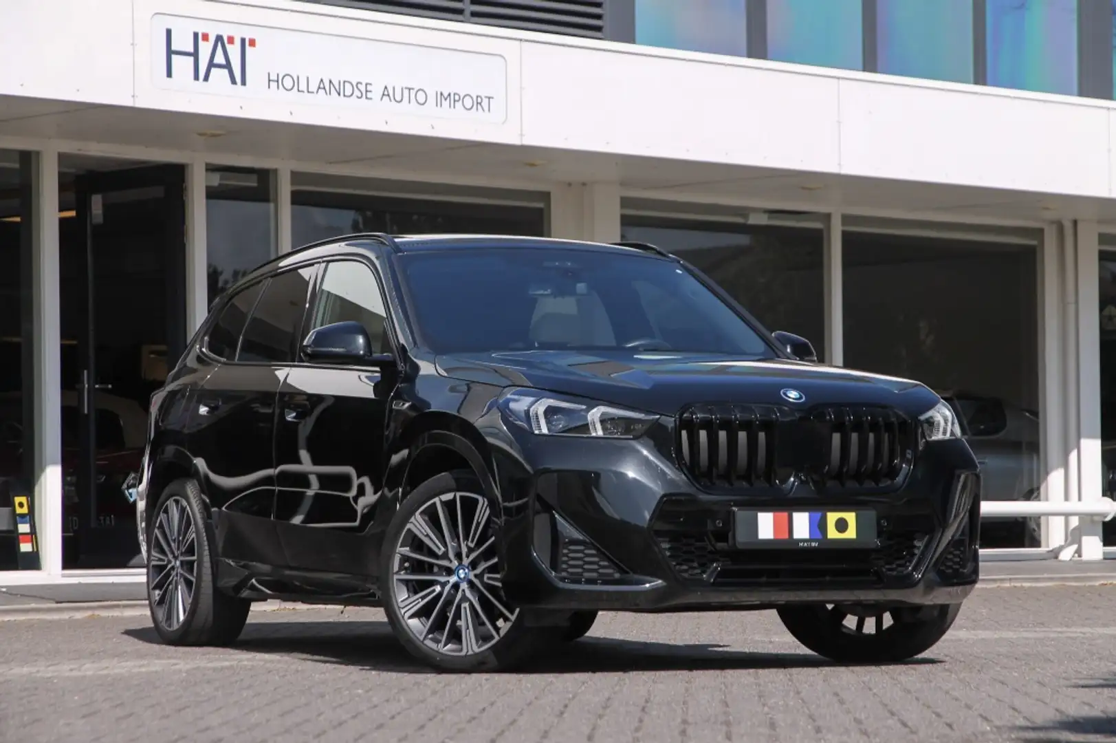 BMW X1 xDrive30e M-Sport I Pano I Head-up I M2023 Zwart - 1