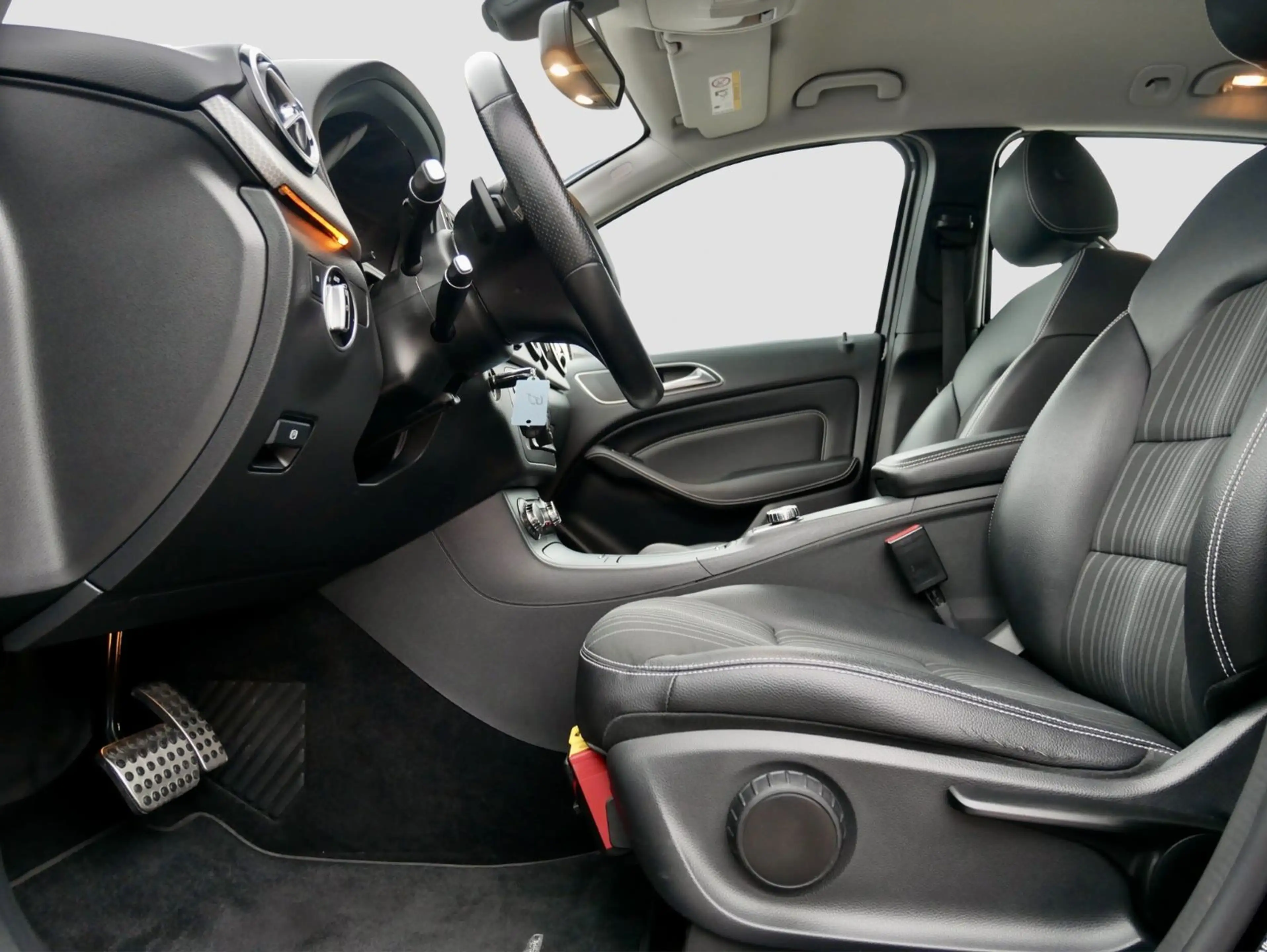 Mercedes-Benz B 220 4Matic+Webasto+NAVI+SHZ — photo 14