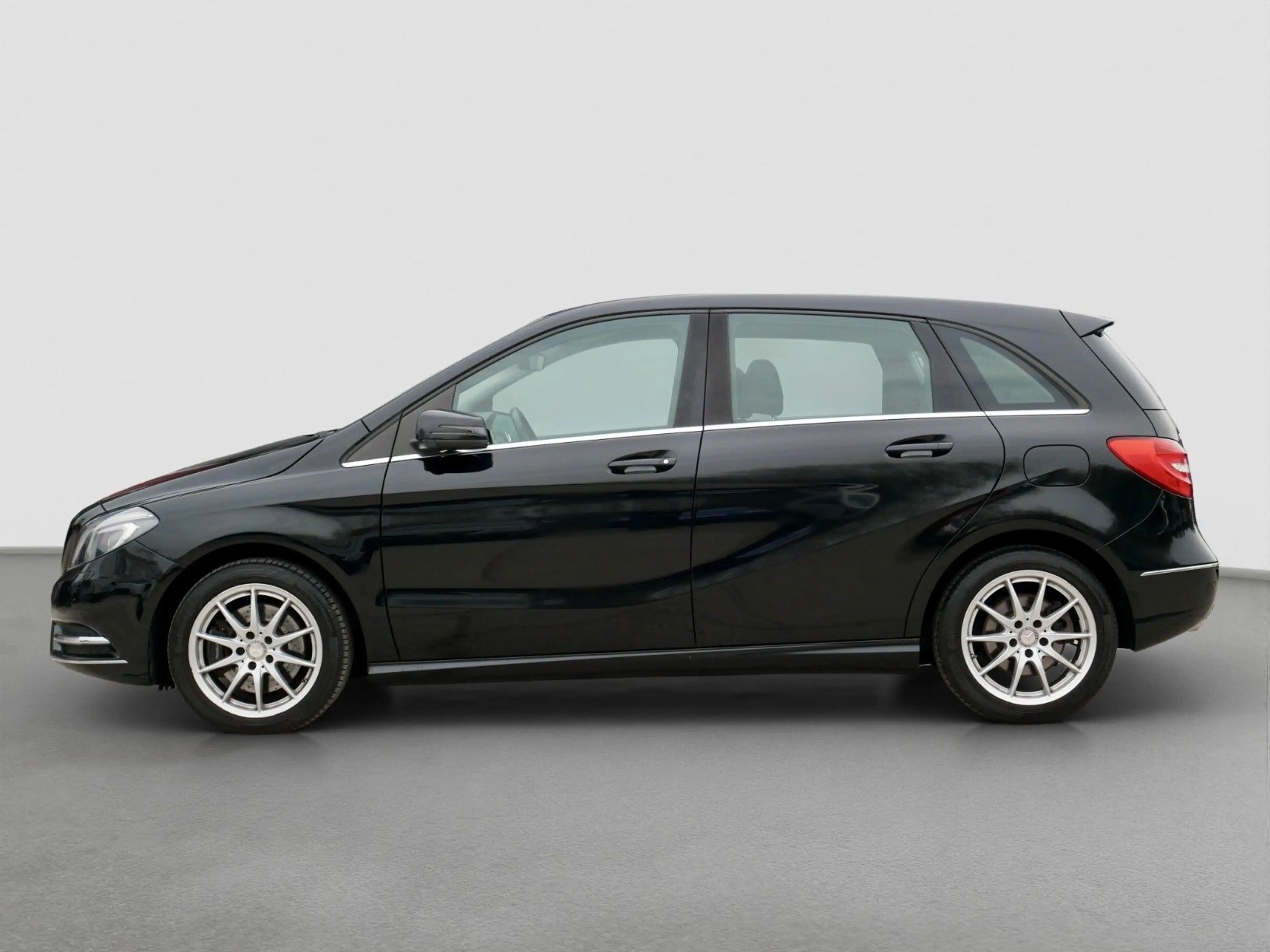 Mercedes-Benz B 220 4Matic+Webasto+NAVI+SHZ — photo 2