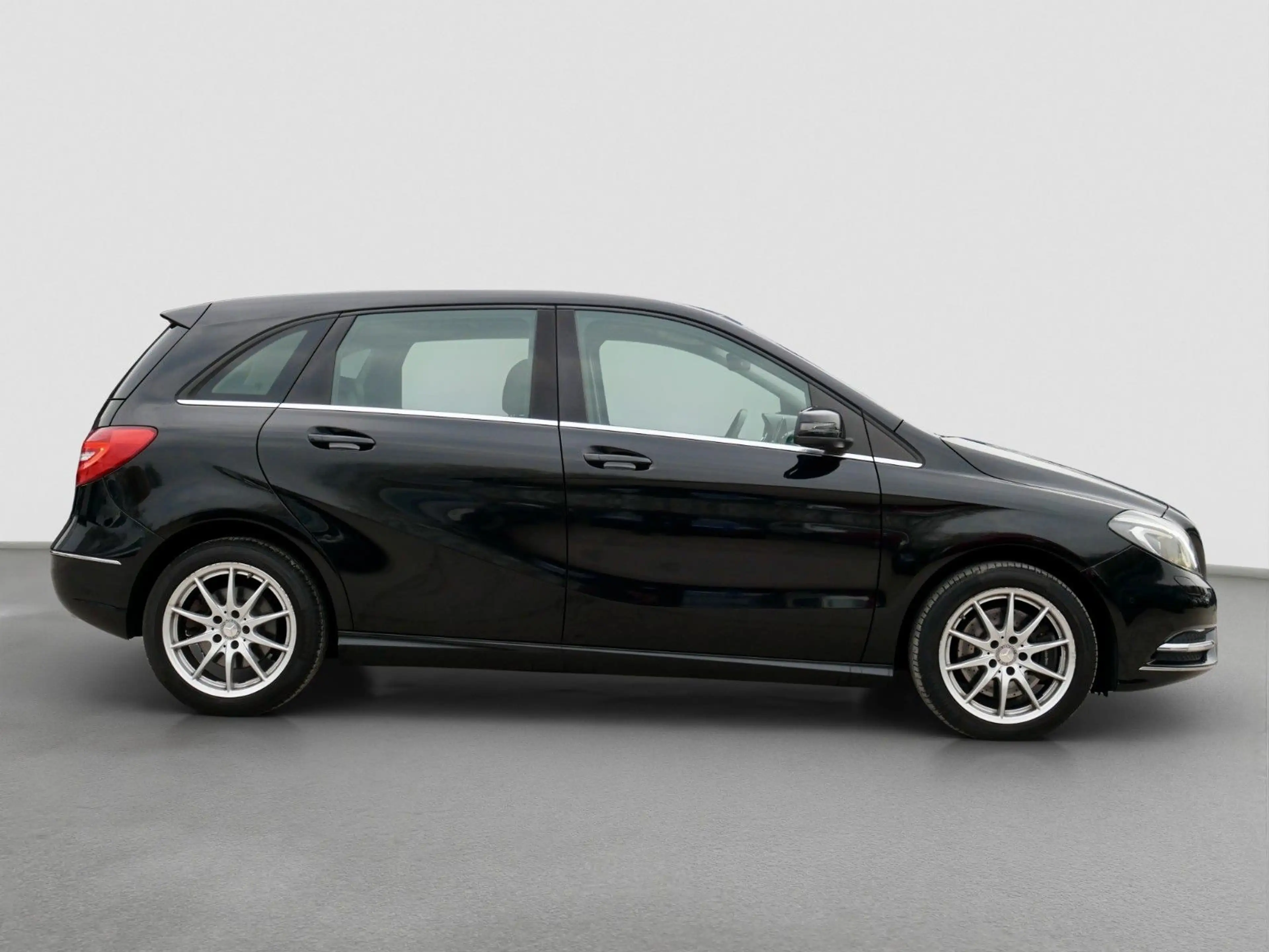Mercedes-Benz B 220 4Matic+Webasto+NAVI+SHZ — photo 6