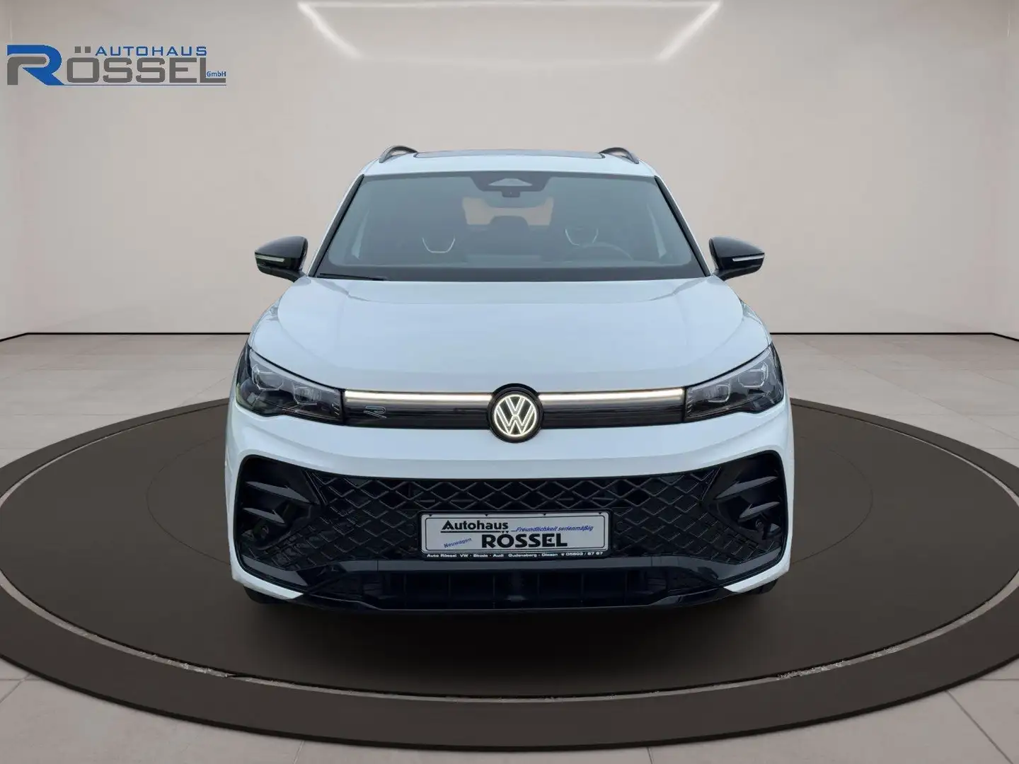 Volkswagen Tiguan 1.5 TSI eHybrid R-Line AHK PANO 20" Wit - 2