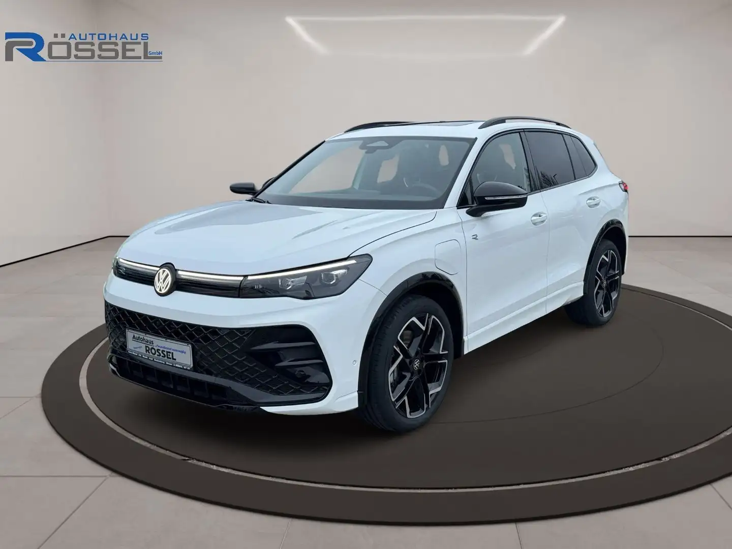 Volkswagen Tiguan 1.5 TSI eHybrid R-Line AHK PANO 20" Wit - 1