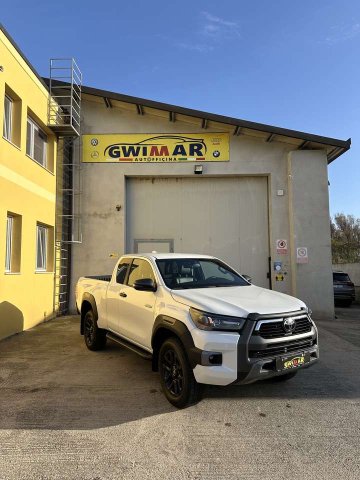 Toyota Hilux 2.8 d extra cab Invincible