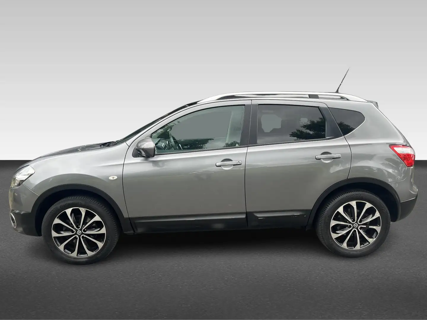 Nissan Qashqai 1.6 Connect Edition Grijs - 2