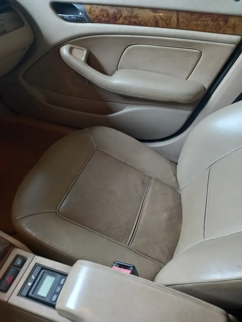 BMW 330 330 330i Executive Groen - 2