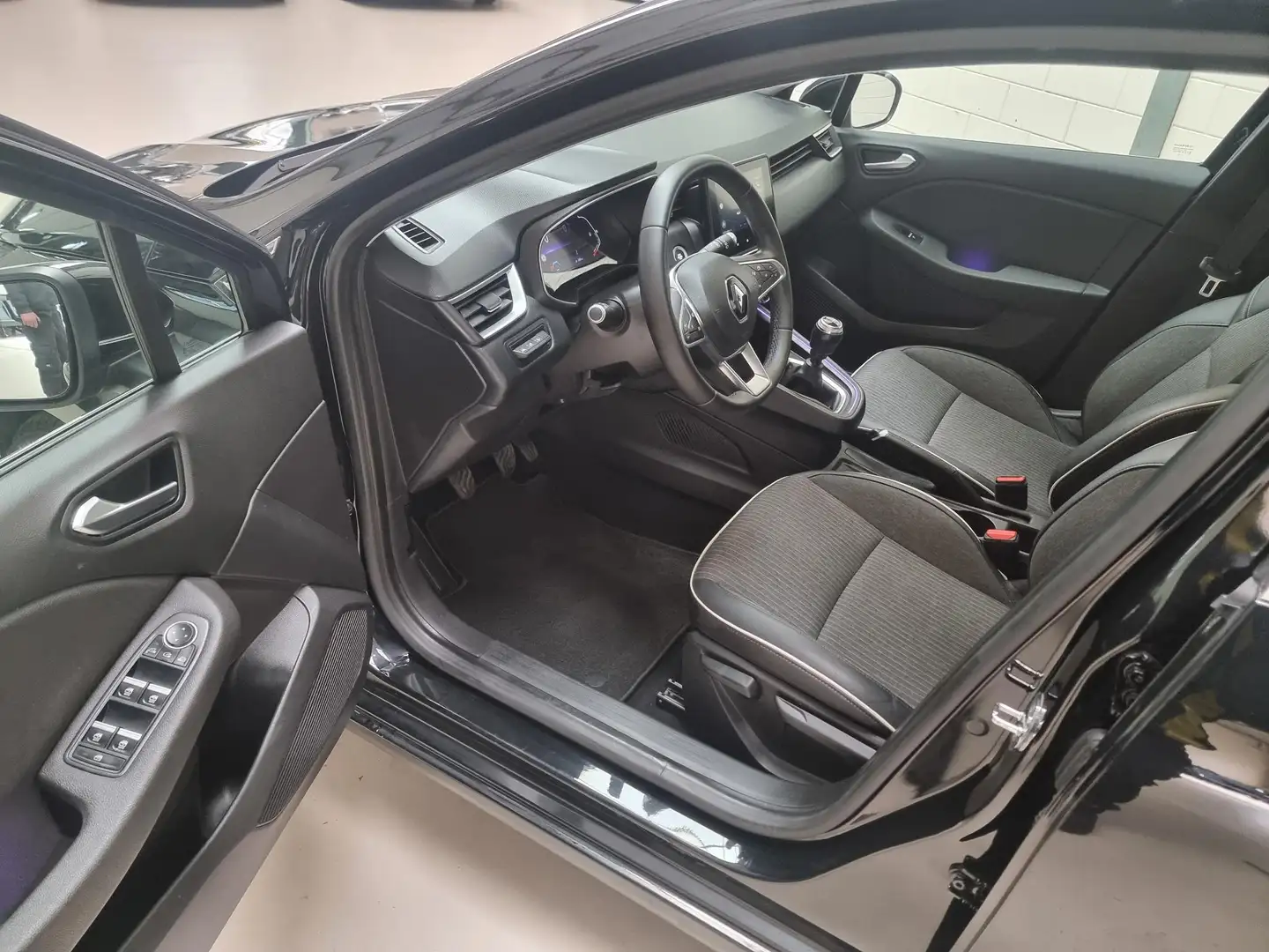 Renault Clio 1.0 TCe Intens Climate controle | Pdc | Navigatie Zwart - 2