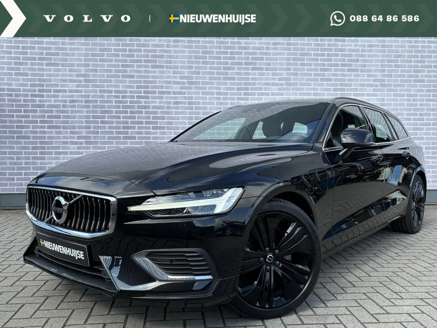 Volvo V60 2.0 T8 Twin Engine AWD Inscription | Elek. bestuur Zwart - 1