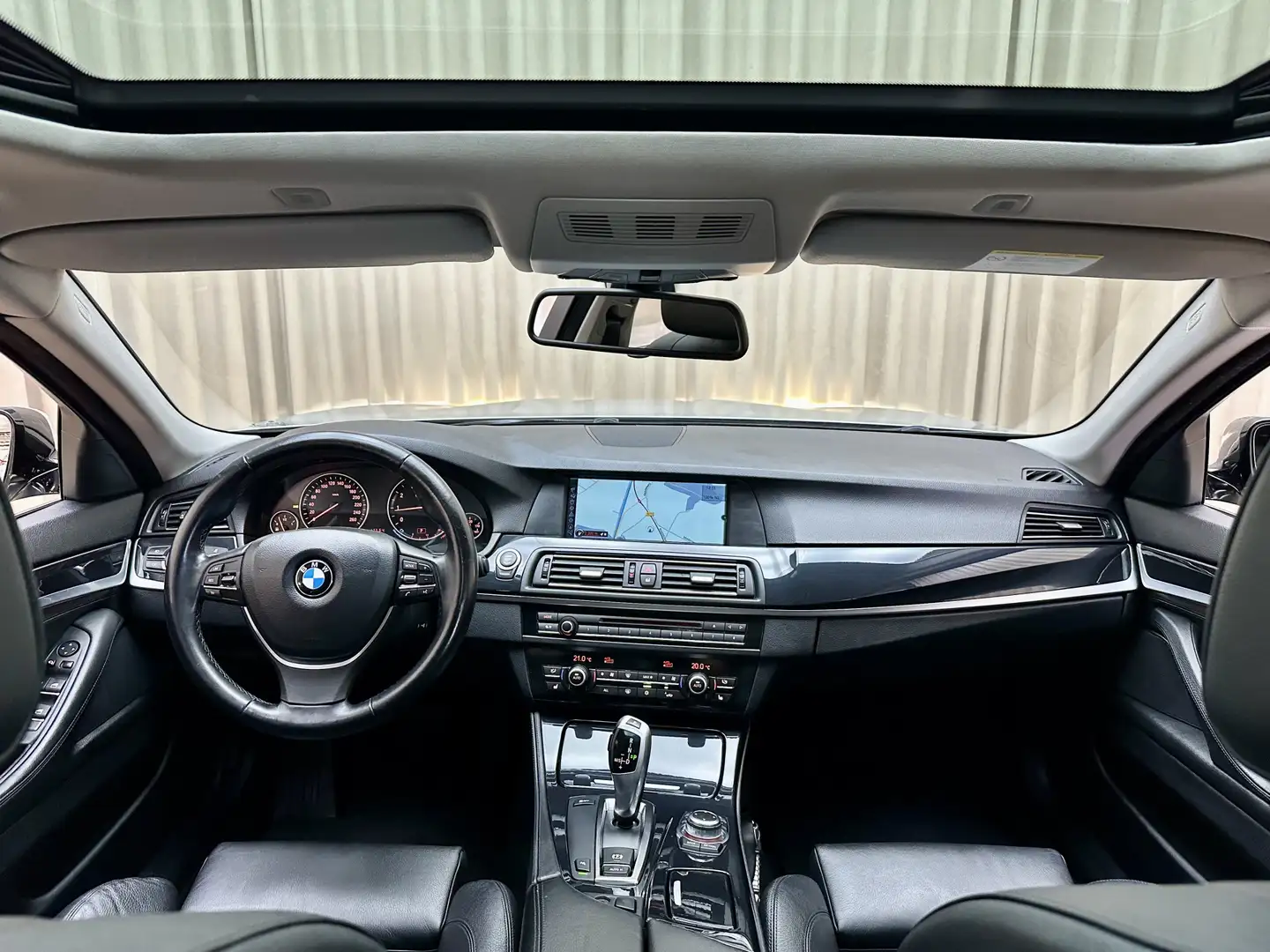 BMW 528 5-serie Touring 528i High Executive 259 PK / Panor Grijs - 2