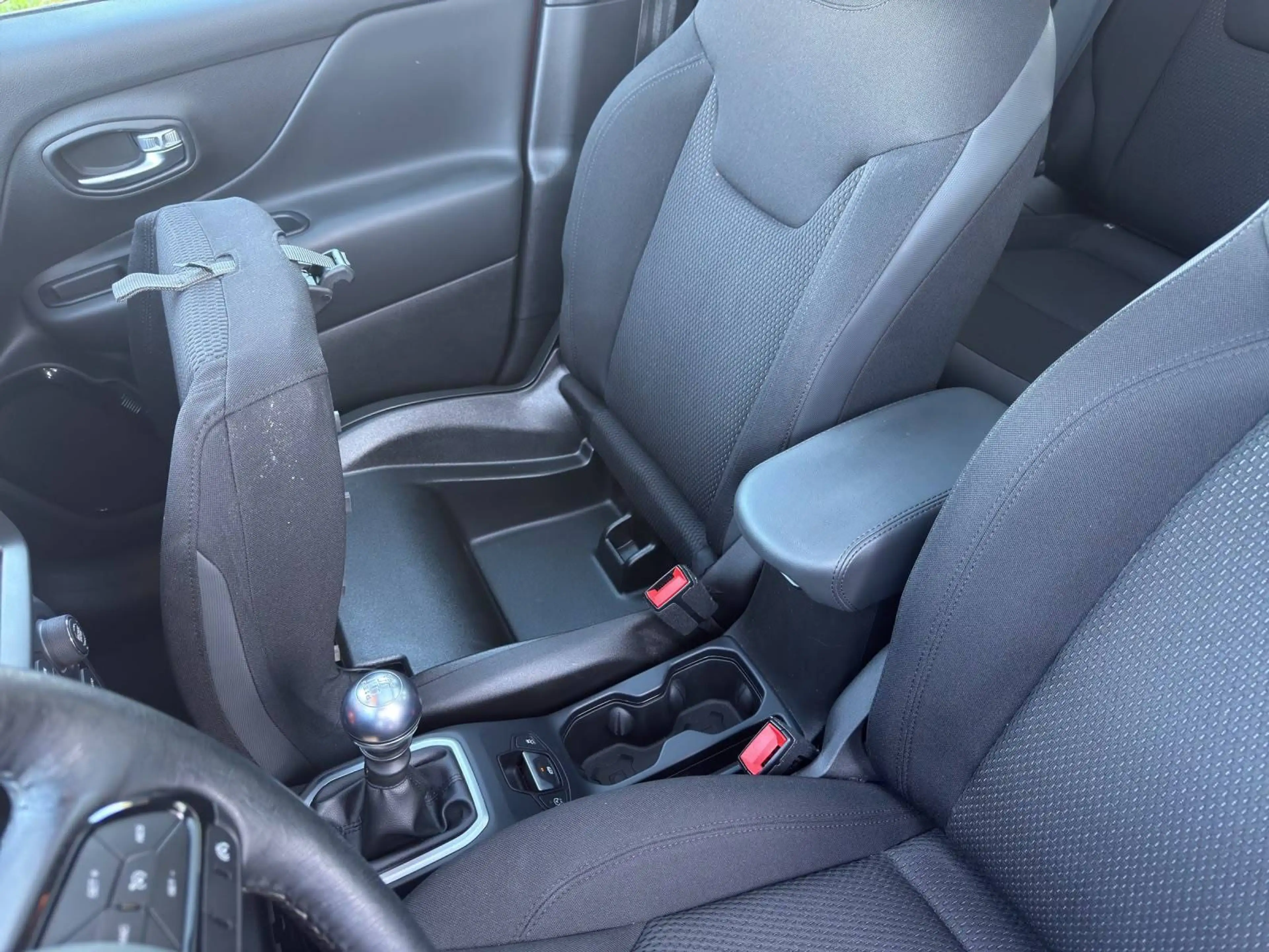 Jeep Renegade Longitude 1,6 MultiJet FWD *PANO, AHK, KEYLESS, SHZ & LHZ, NAVI, AMBI* — photo 12