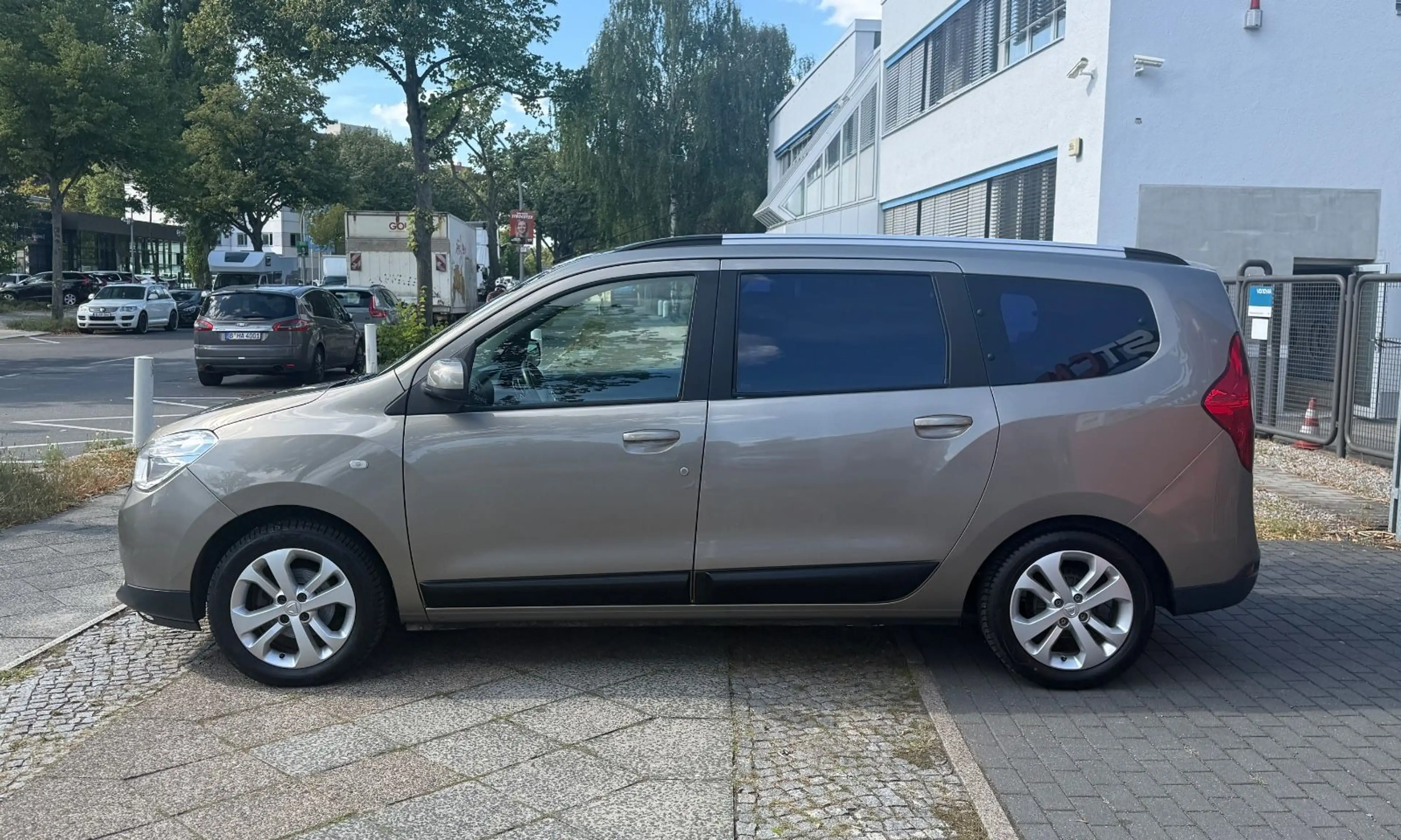 Dacia Lodgy Prestige LPG 7. Sitze Nav Tempomat Klima — photo 5