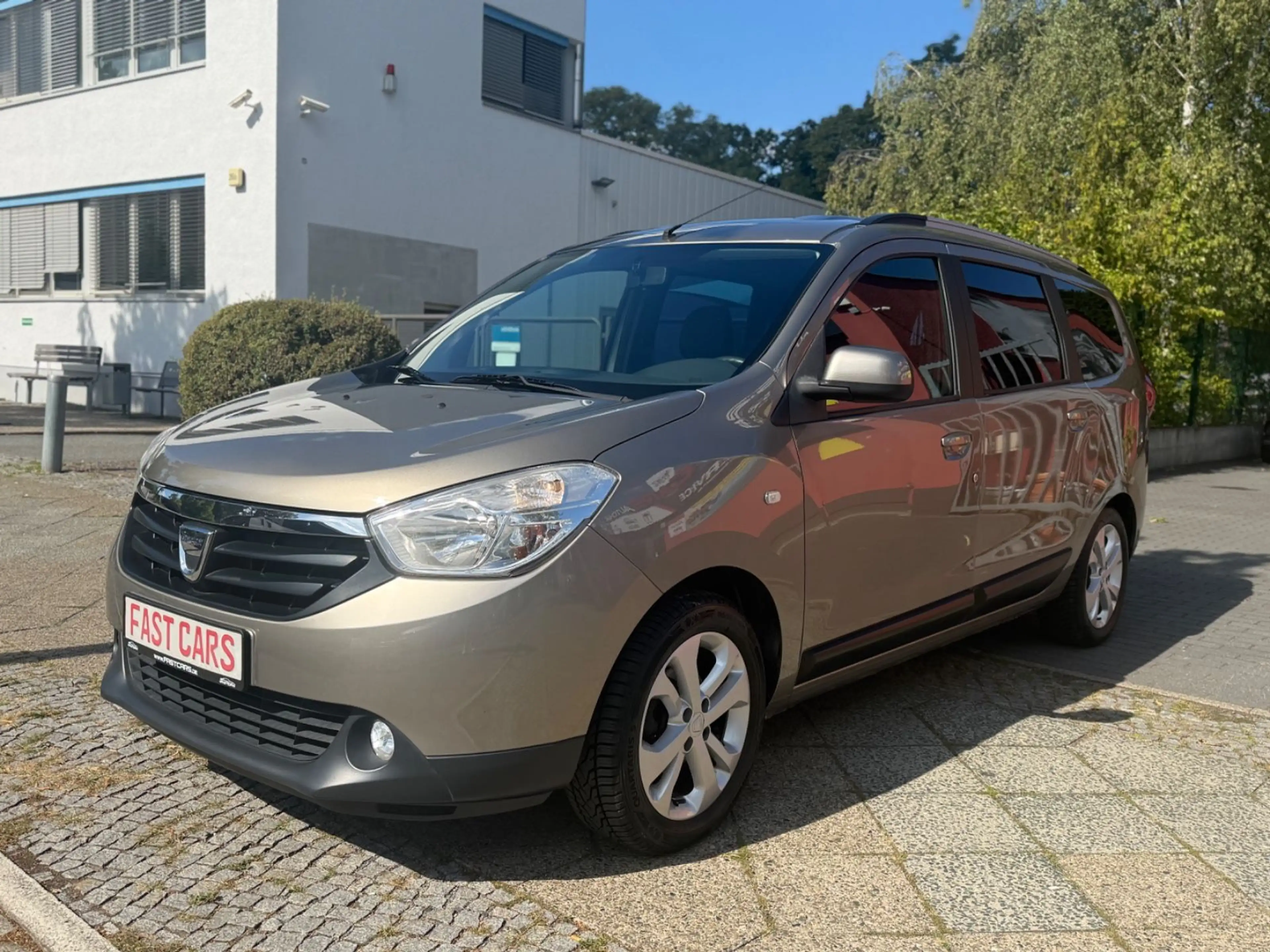 Dacia Lodgy Prestige LPG 7. Sitze Nav Tempomat Klima — photo 4