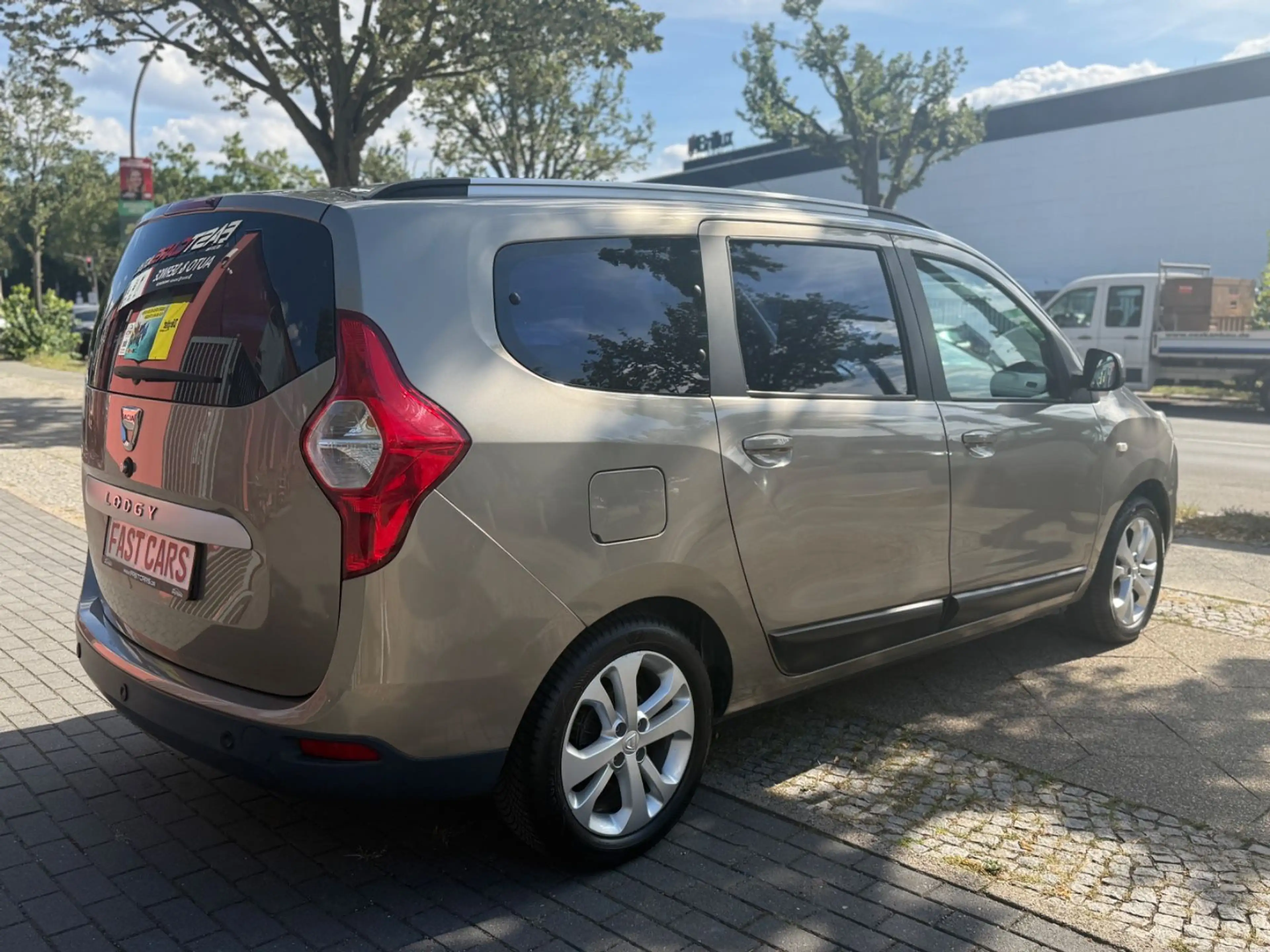 Dacia Lodgy Prestige LPG 7. Sitze Nav Tempomat Klima — photo 8
