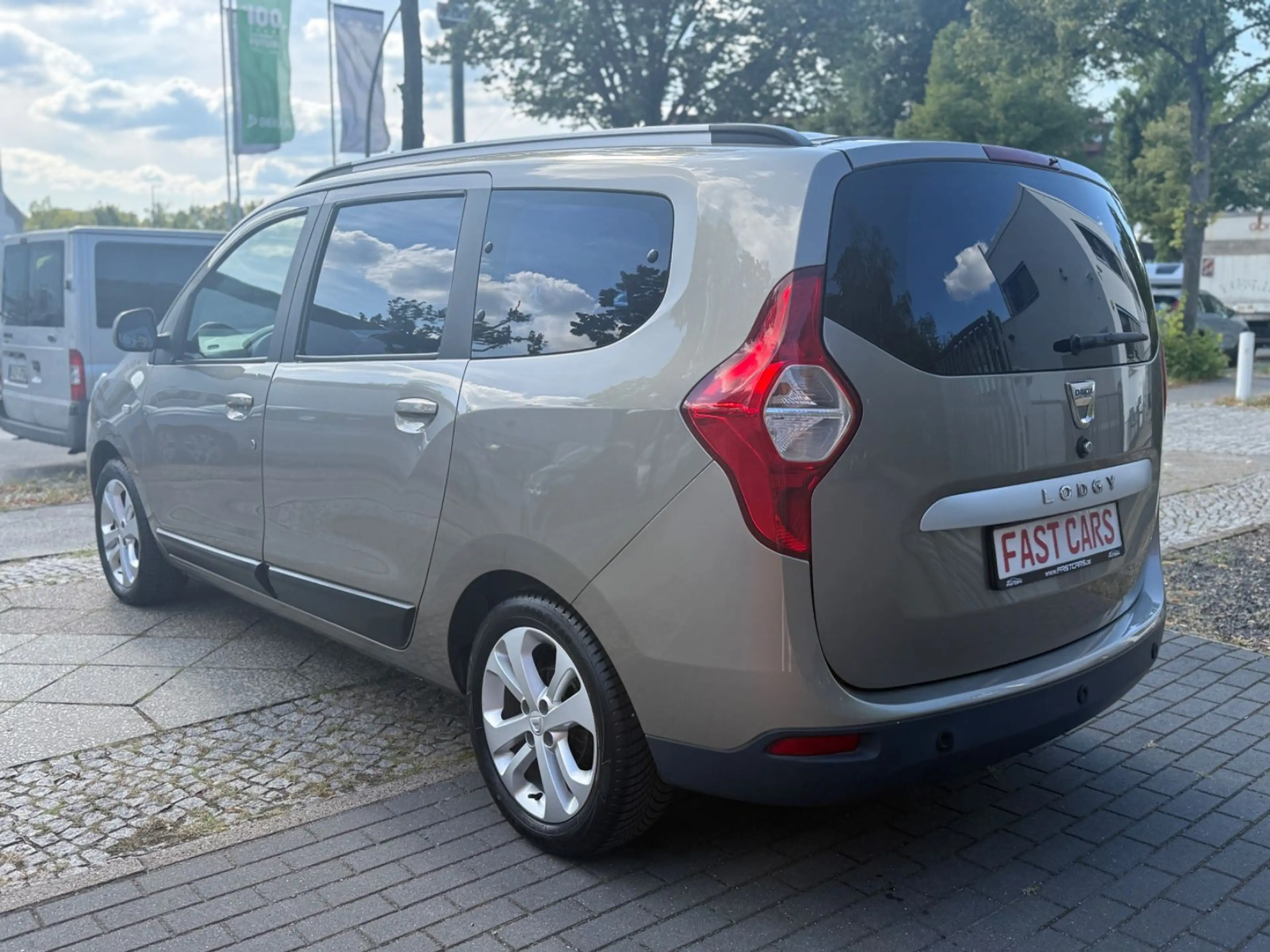 Dacia Lodgy Prestige LPG 7. Sitze Nav Tempomat Klima — photo 6
