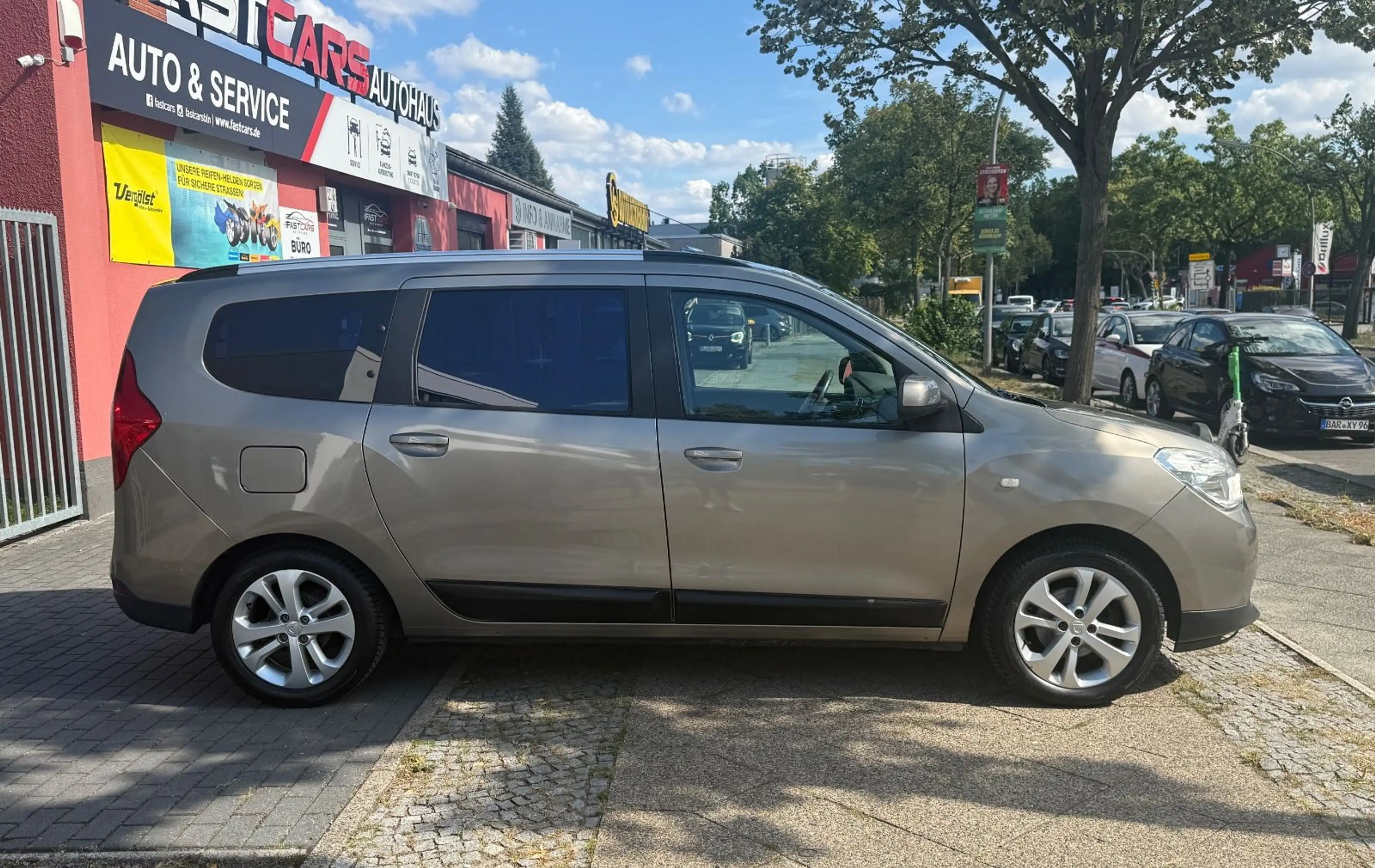 Dacia Lodgy Prestige LPG 7. Sitze Nav Tempomat Klima — photo 9