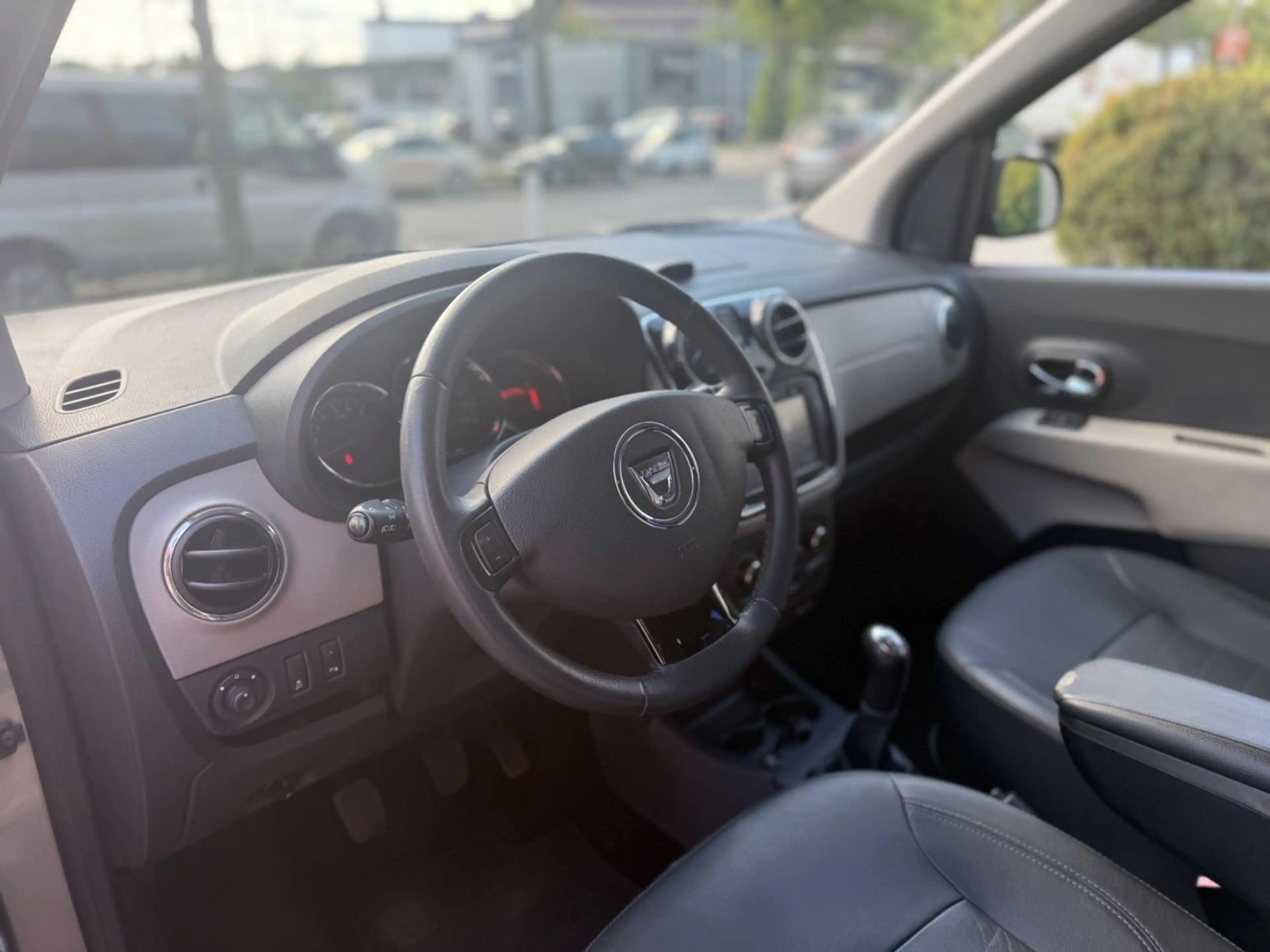 Dacia Lodgy Prestige LPG 7. Sitze Nav Tempomat Klima — photo 10