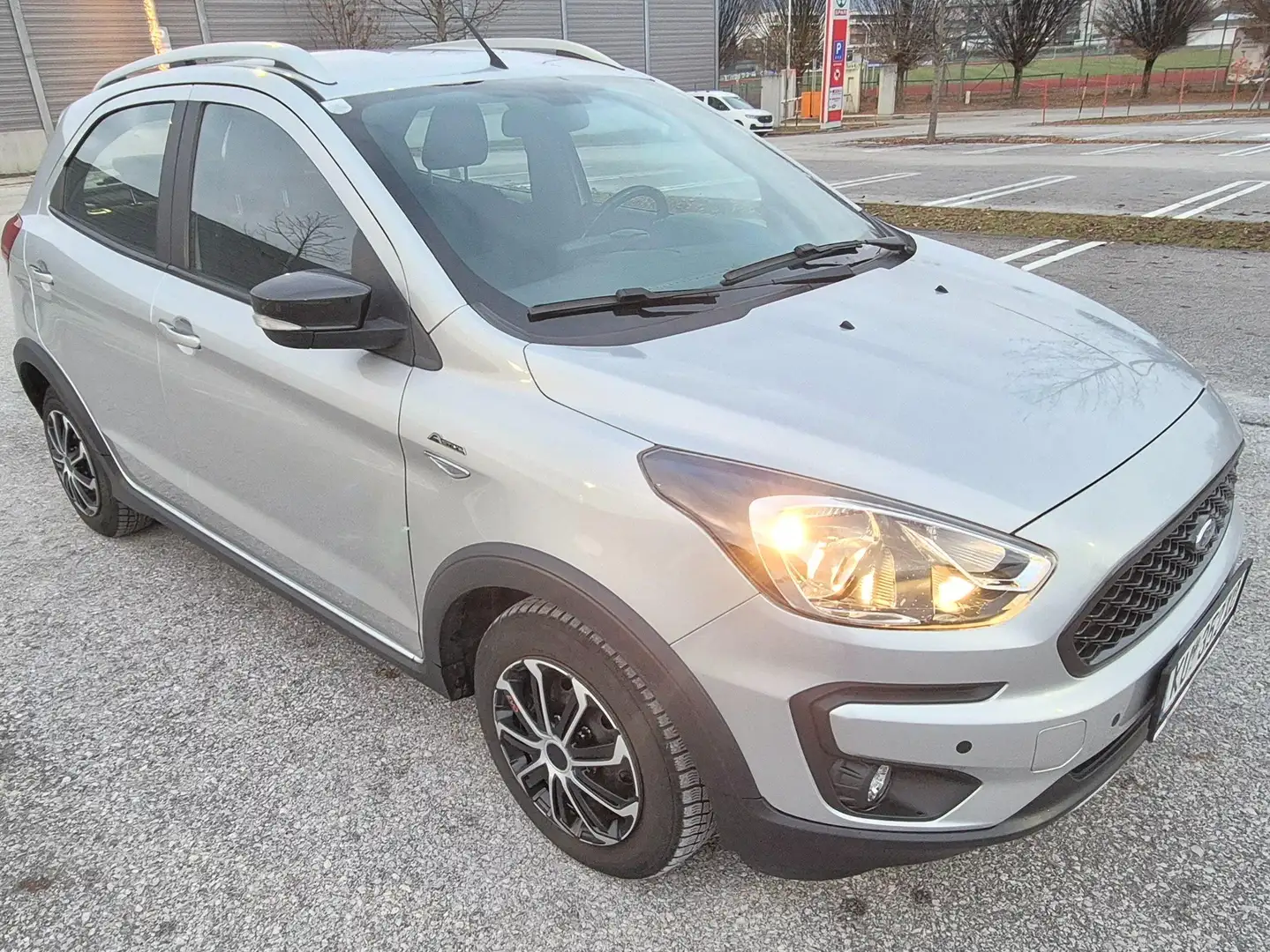 Ford Ka/Ka+ Ka+ 1,2 Active Active Silber - 1