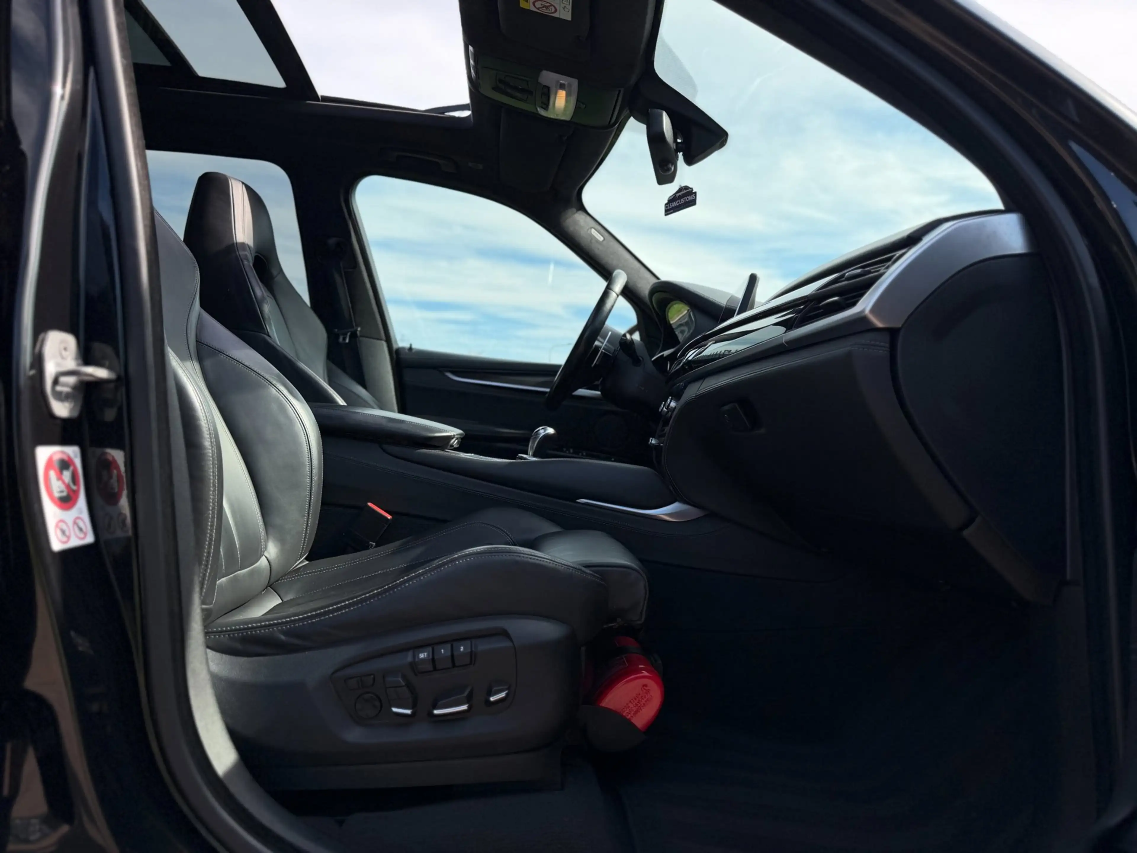 BMW X5 X5M 2016 576PK Full Black Pano-Carbon-Headup-Breyt — photo 19