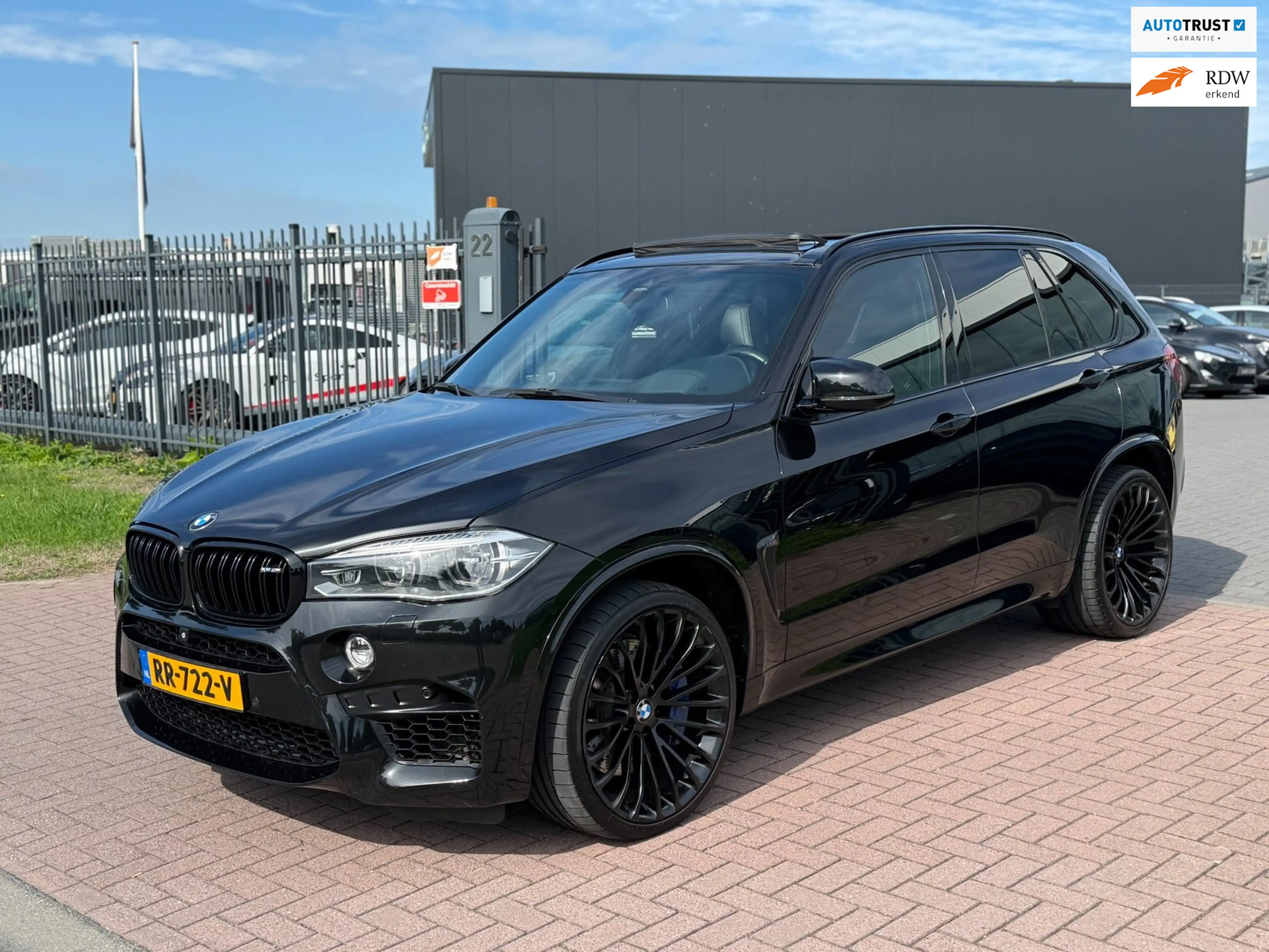 BMW X5 X5M 2016 576PK Full Black Pano-Carbon-Headup-Breyt