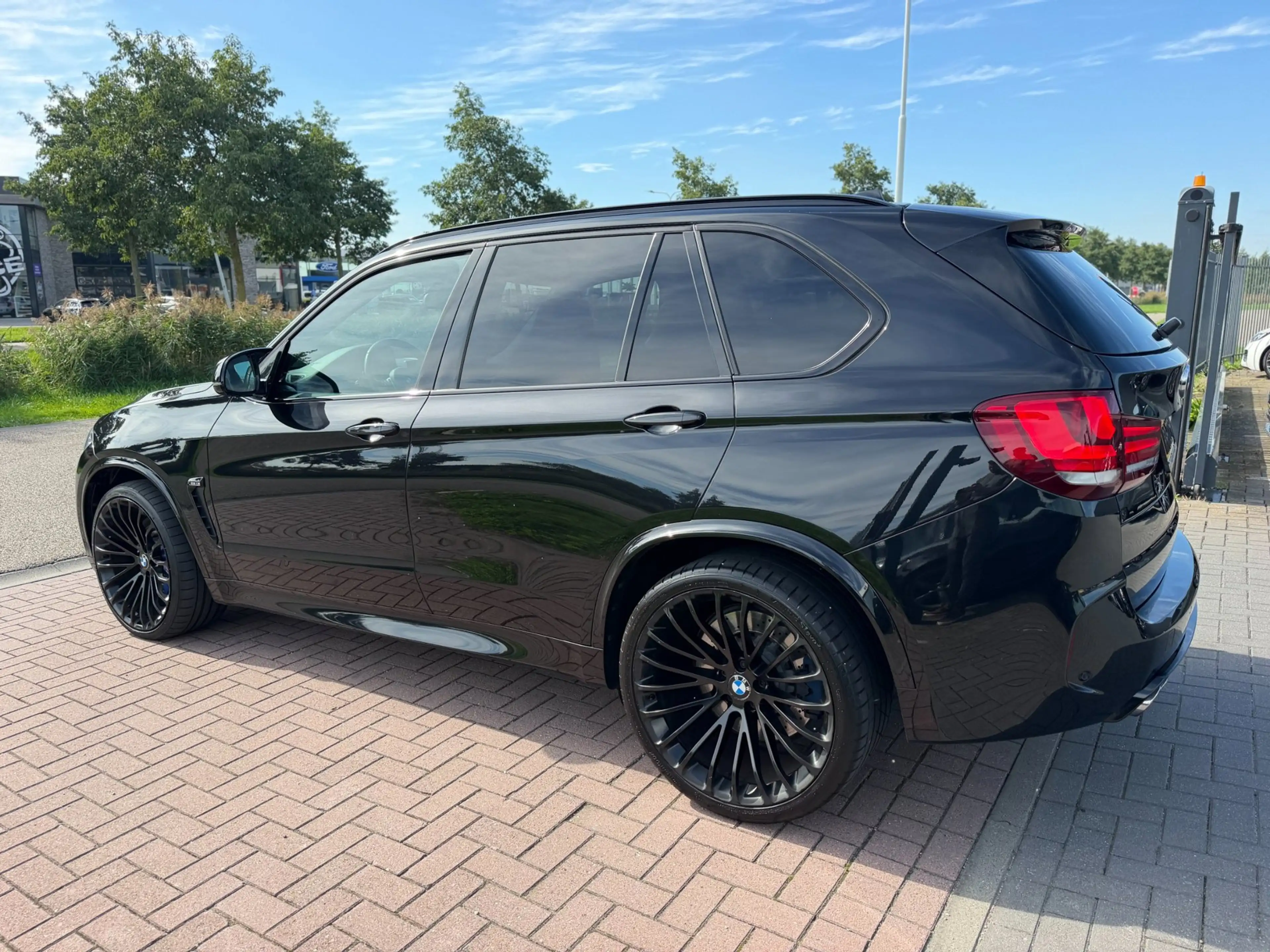 BMW X5 X5M 2016 576PK Full Black Pano-Carbon-Headup-Breyt — photo 4