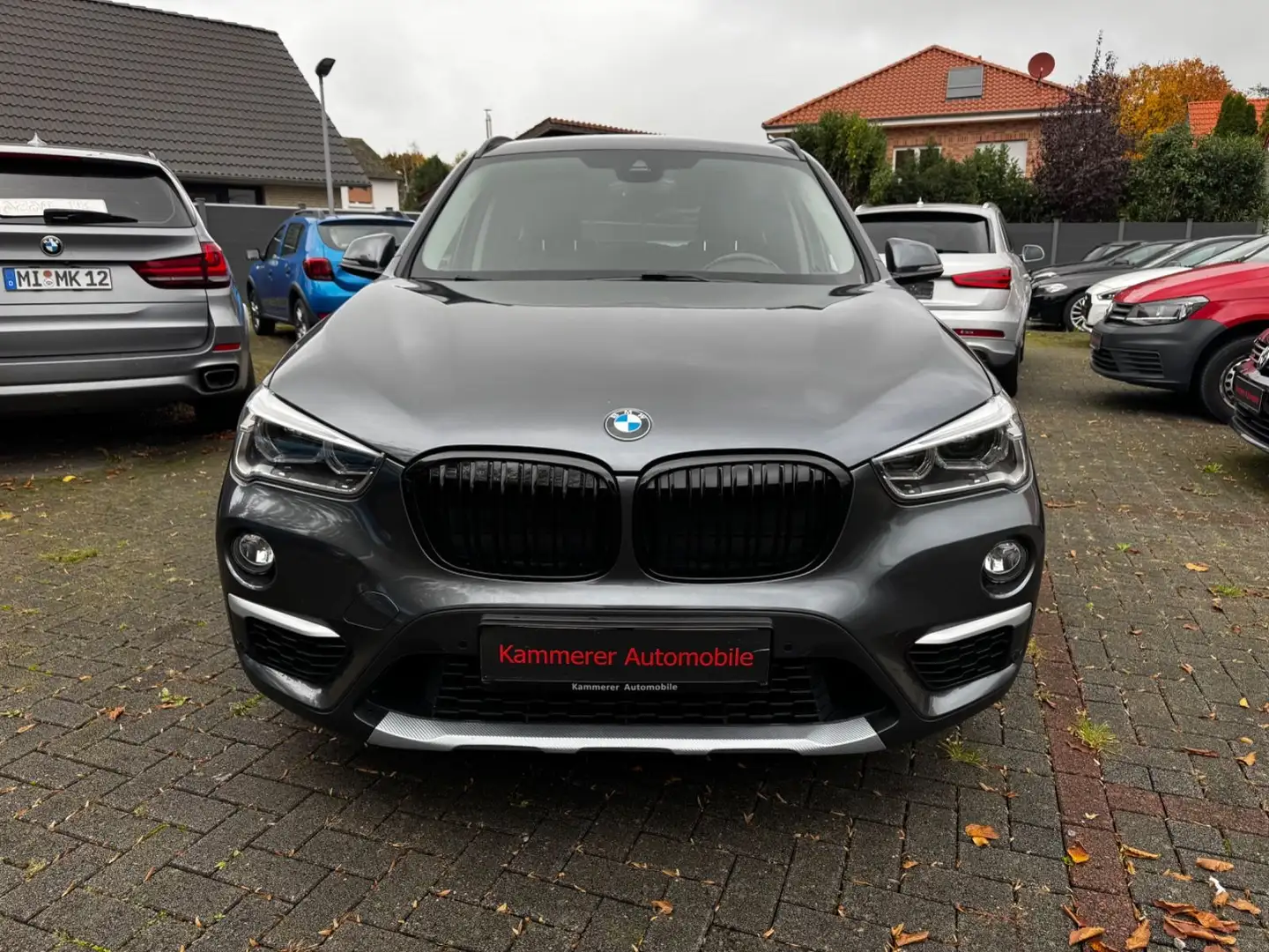 BMW X1 25 d xLine Navi AAHK Cam PDC Grau - 2