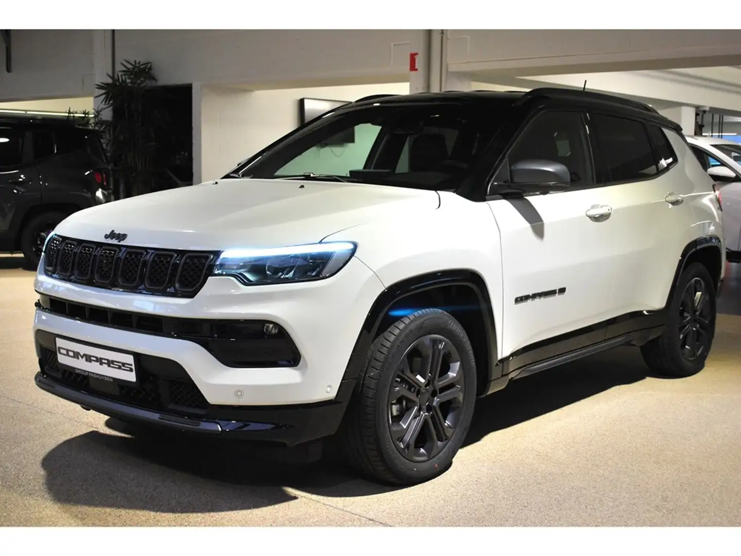 Jeep Compass Turbo T4 80th Anniversary 4x2 1.3cc 150pk Wit - 1