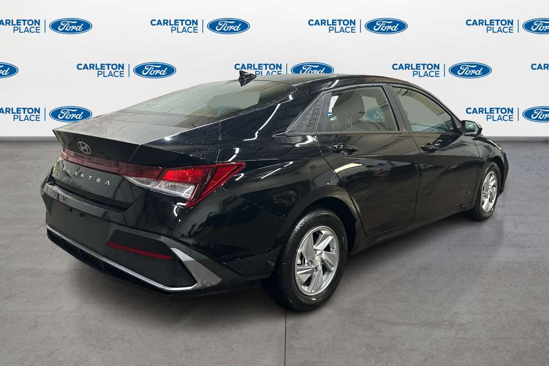 2026 Hyundai Elantra Essential  | Ultra Low KM CarPlay Hyundai Safety — снимка 1