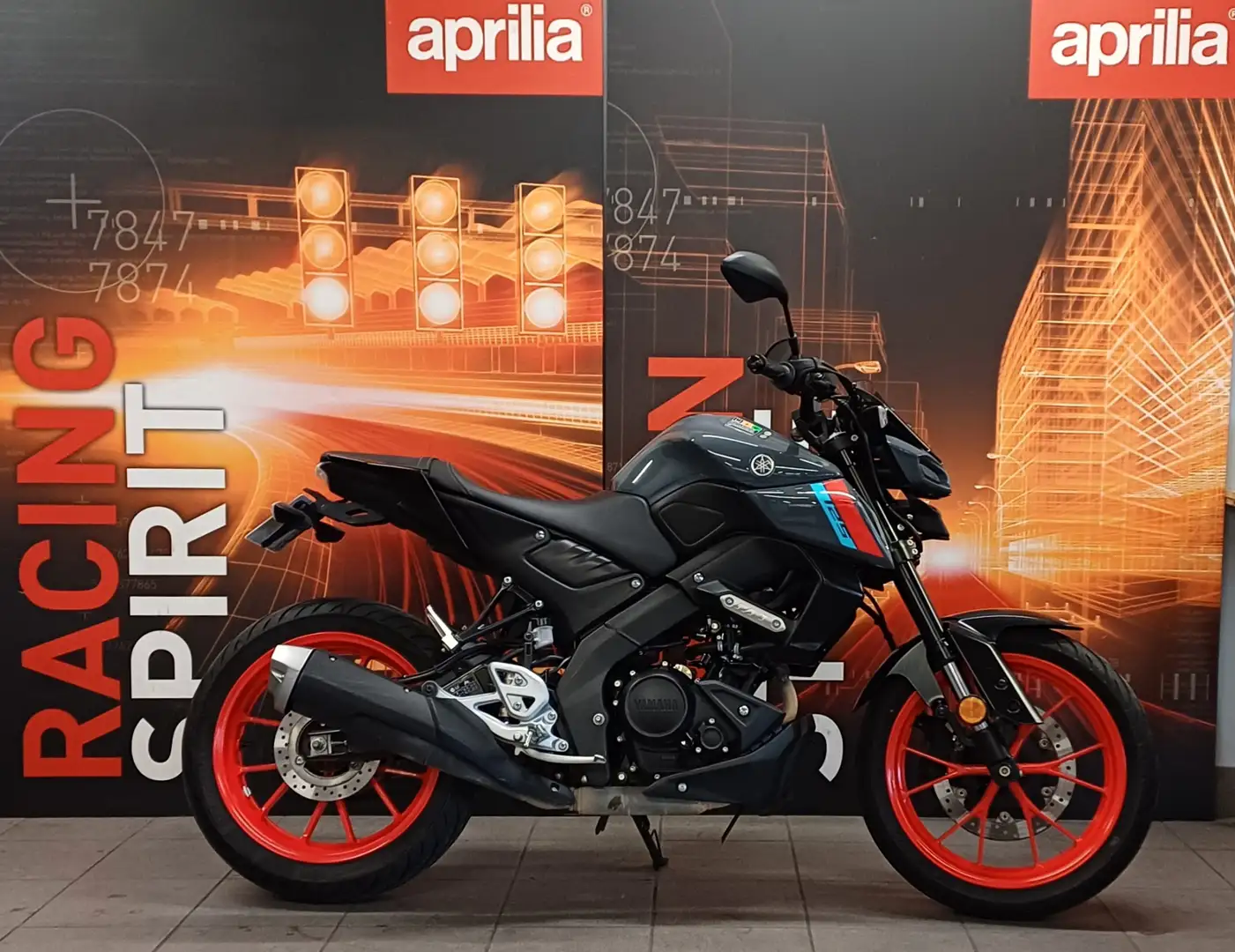 Yamaha MT-125 Gris - 2