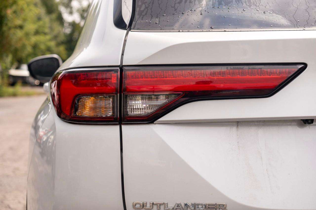 2023 Mitsubishi Outlander SE — снимка 1