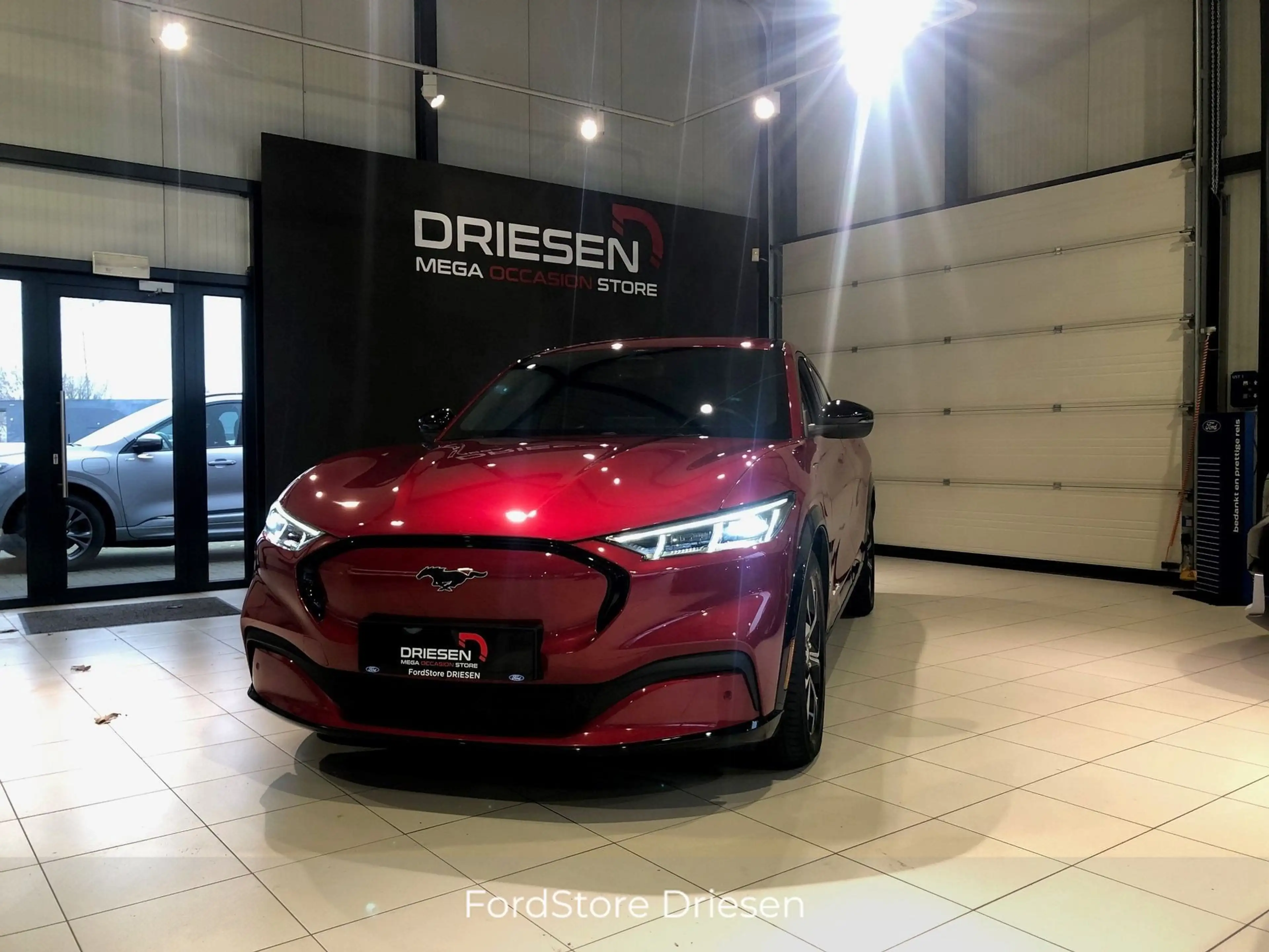 Ford Mustang Mach-E 76 kWh AWD BASE  BIJ DRIESEN BREE 089/461610 — photo 2