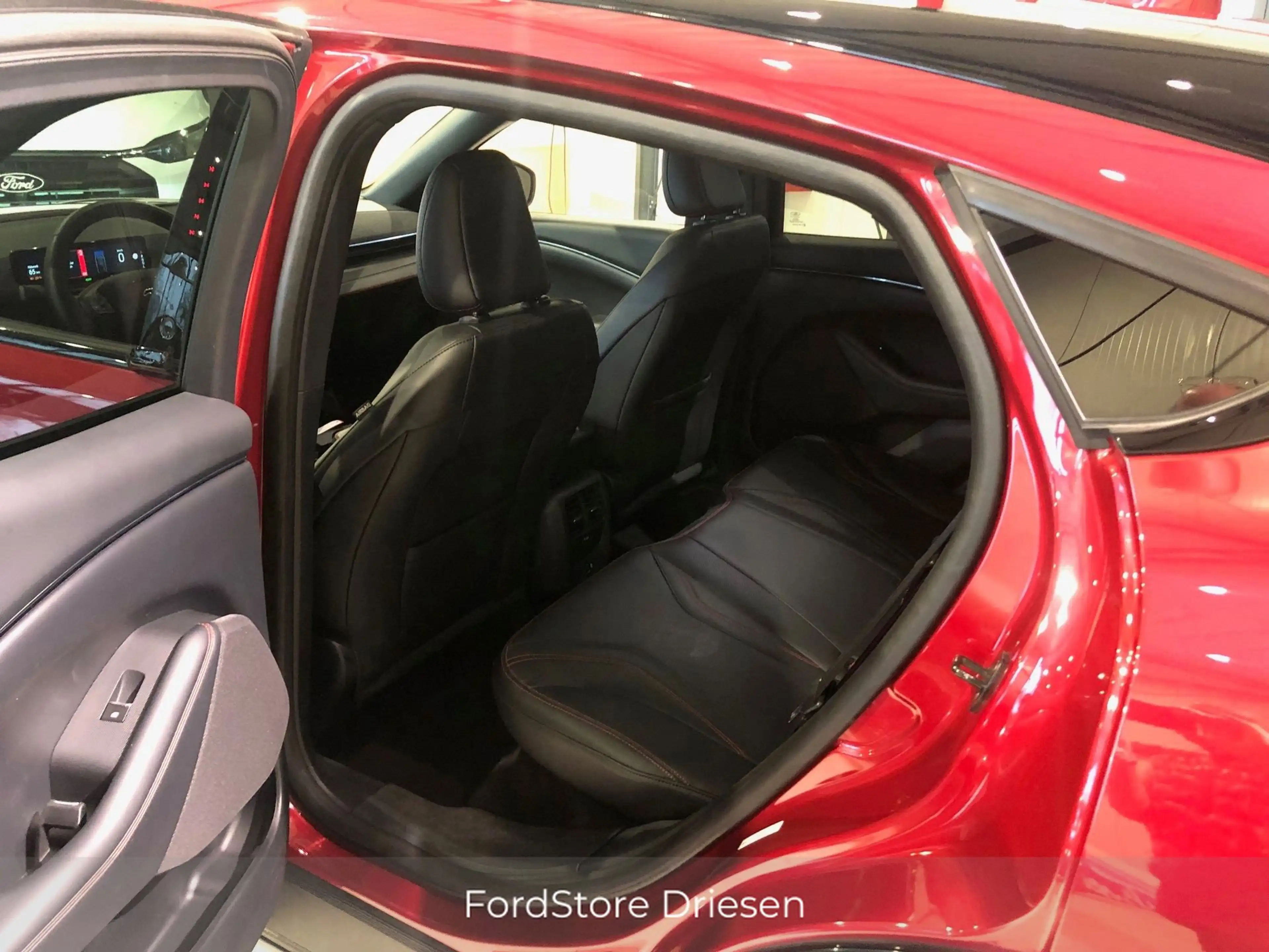 Ford Mustang Mach-E 76 kWh AWD BASE  BIJ DRIESEN BREE 089/461610 — photo 5
