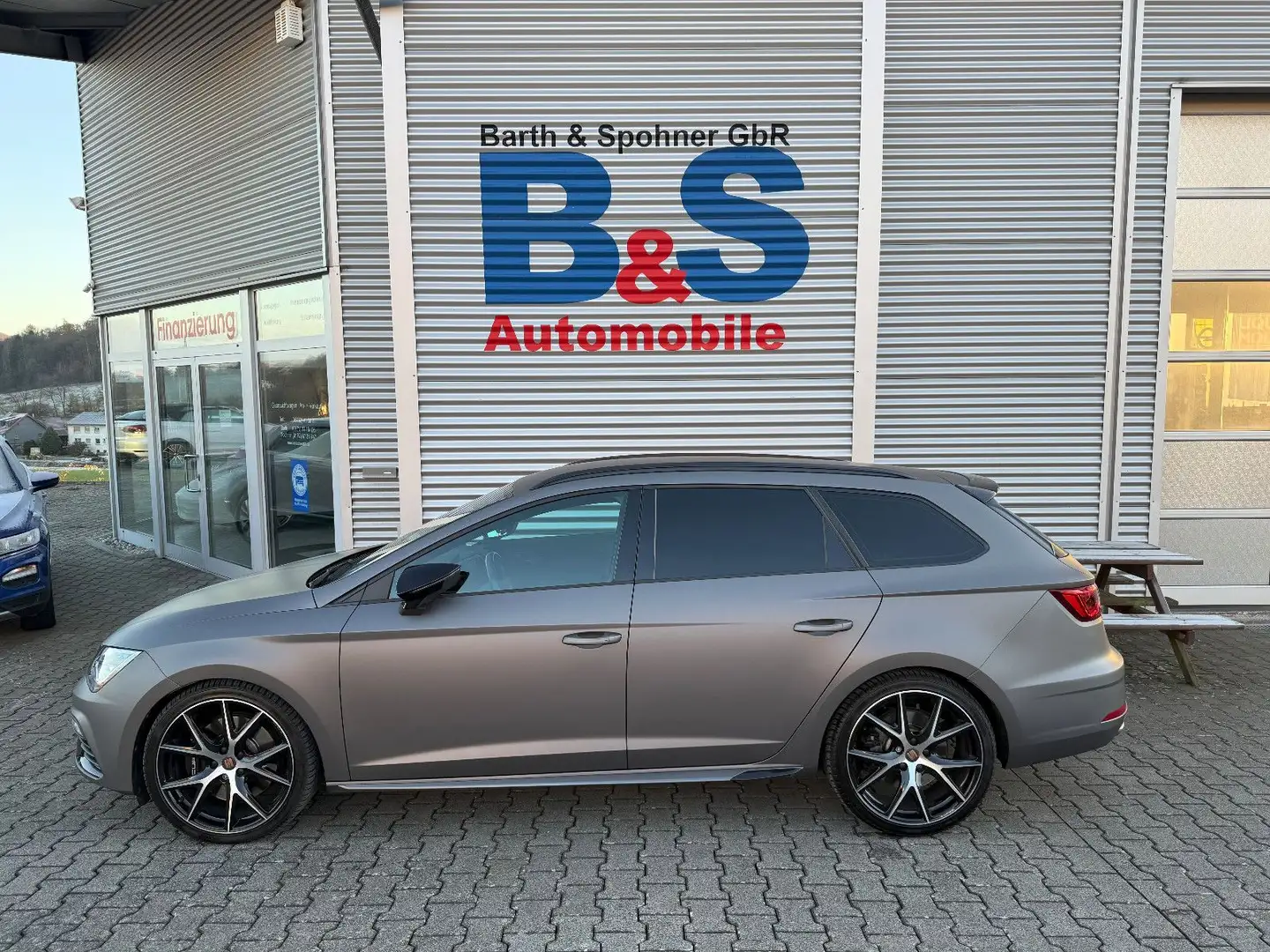 SEAT Leon ST Cupra 300 4Drive *FOLIE* Schwarz - 2