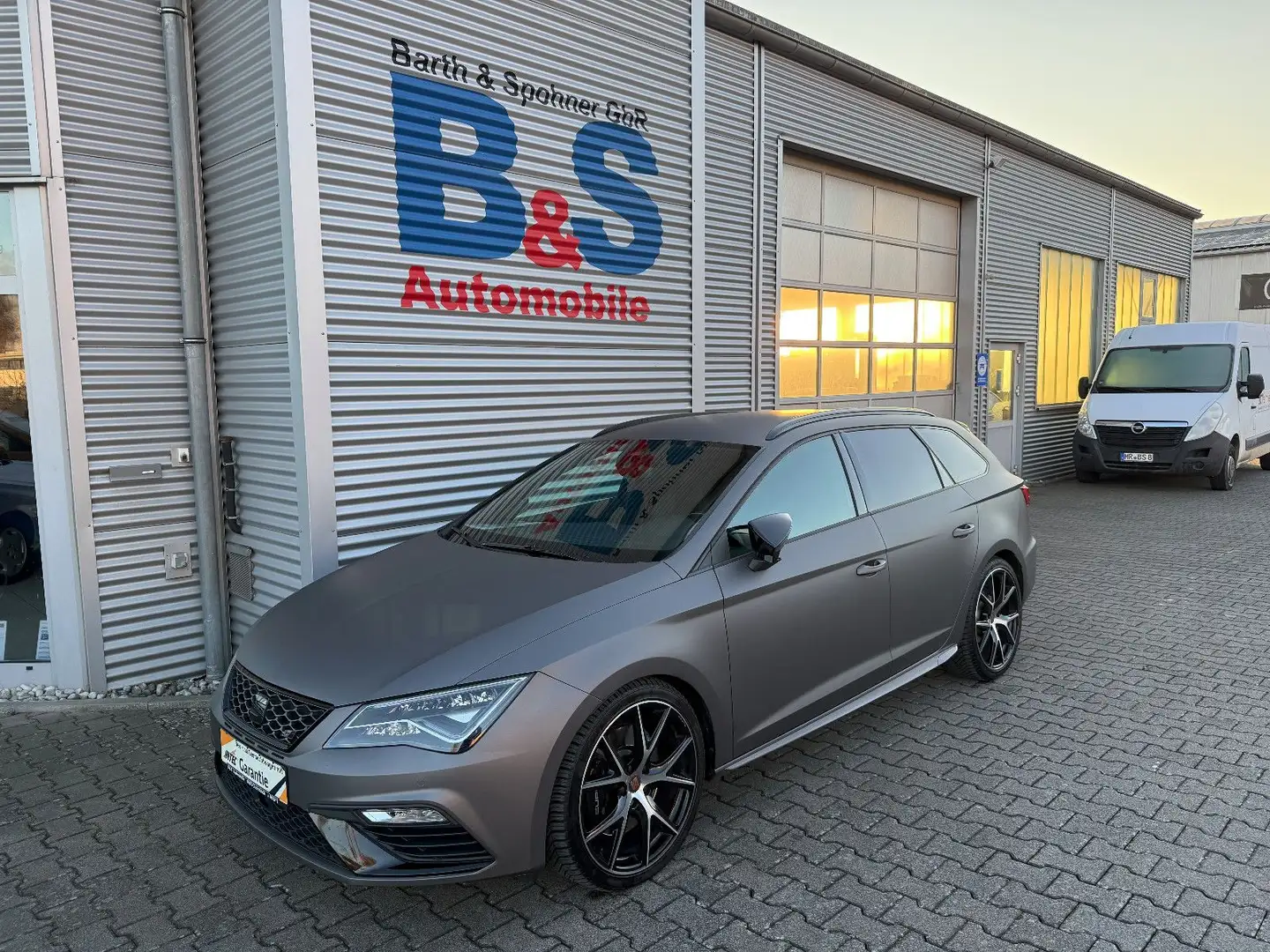 SEAT Leon ST Cupra 300 4Drive *FOLIE* Schwarz - 1