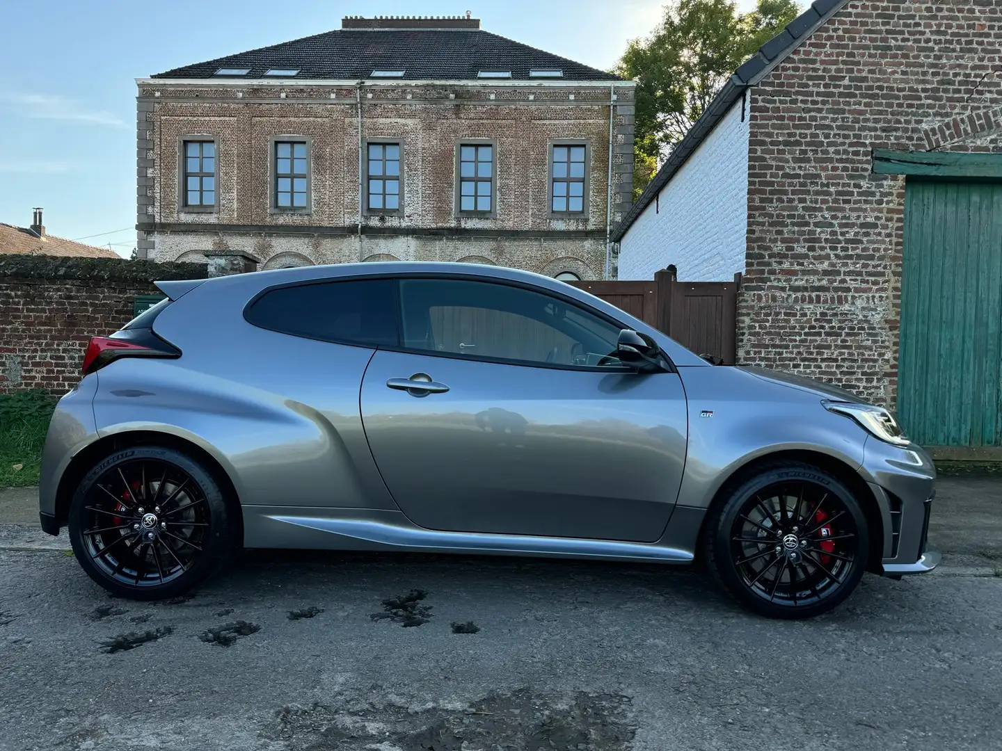 Toyota Yaris GR 1.6 Turbo *AUTOMATIC* *NEW* *TVA* Grijs - 2
