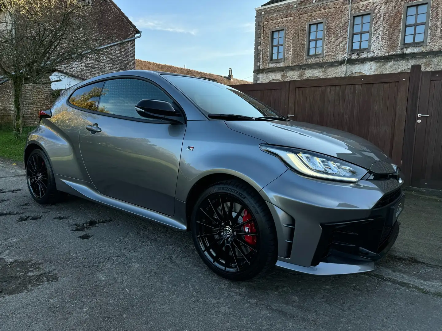 Toyota Yaris GR 1.6 Turbo *AUTOMATIC* *NEW* *TVA* Grijs - 1