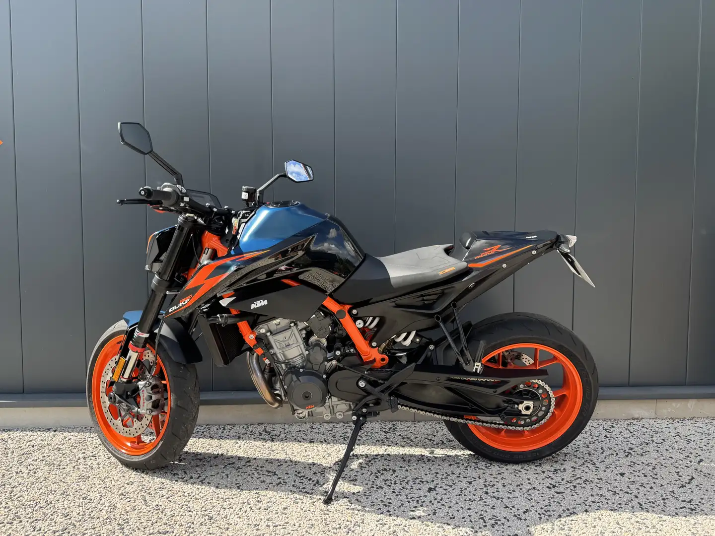 KTM 890 Duke R - 2